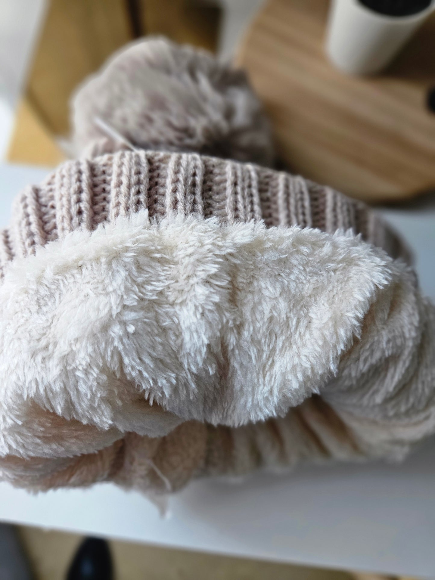 Bonnet à pompon côtelé beige 100%viscose