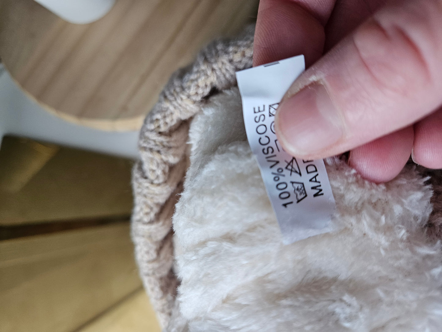 Bonnet à pompon côtelé beige 100%viscose