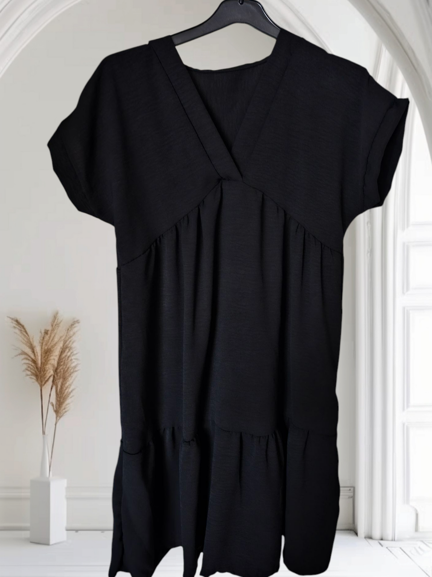 Robe Noire mi-longue col V