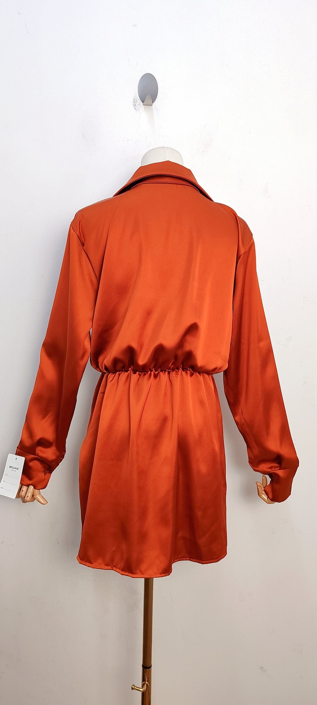 Robe courte satinée