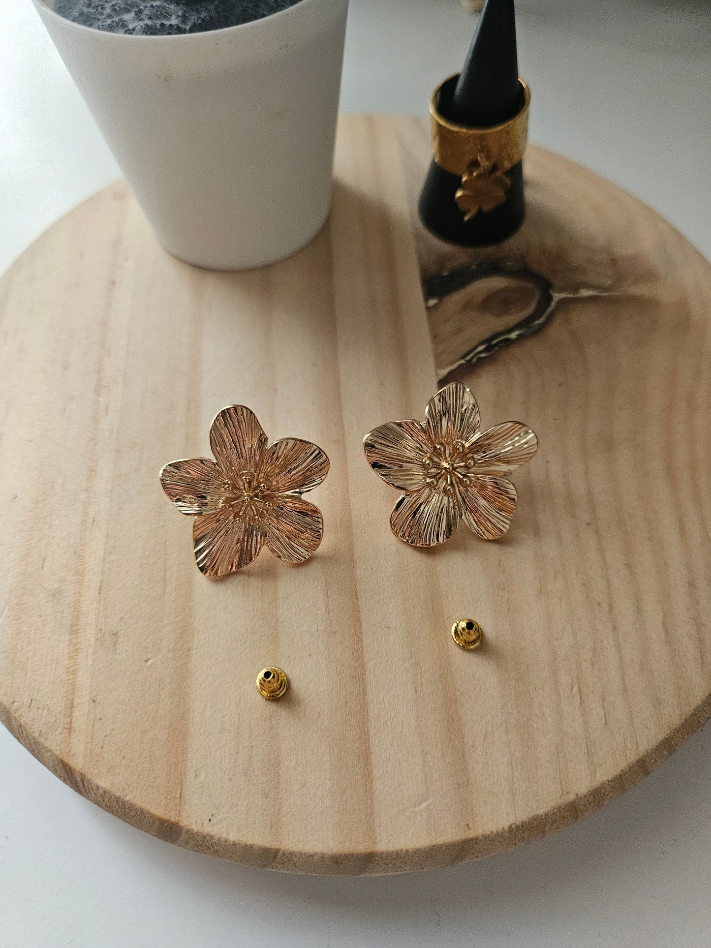 Boucles d'oreilles dorĂ©es đž