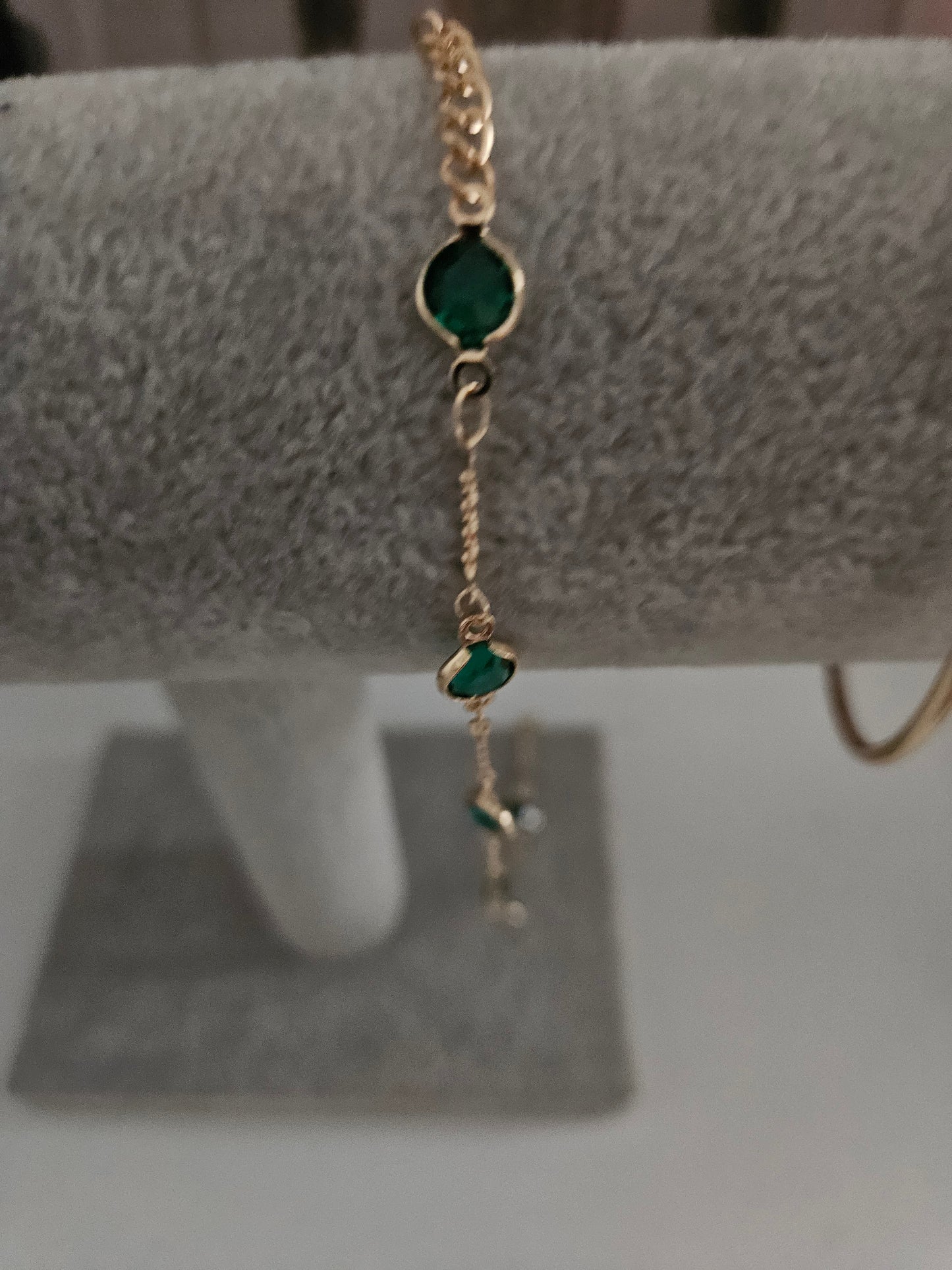 Bijoux bracelet doré pierres vertes réglable