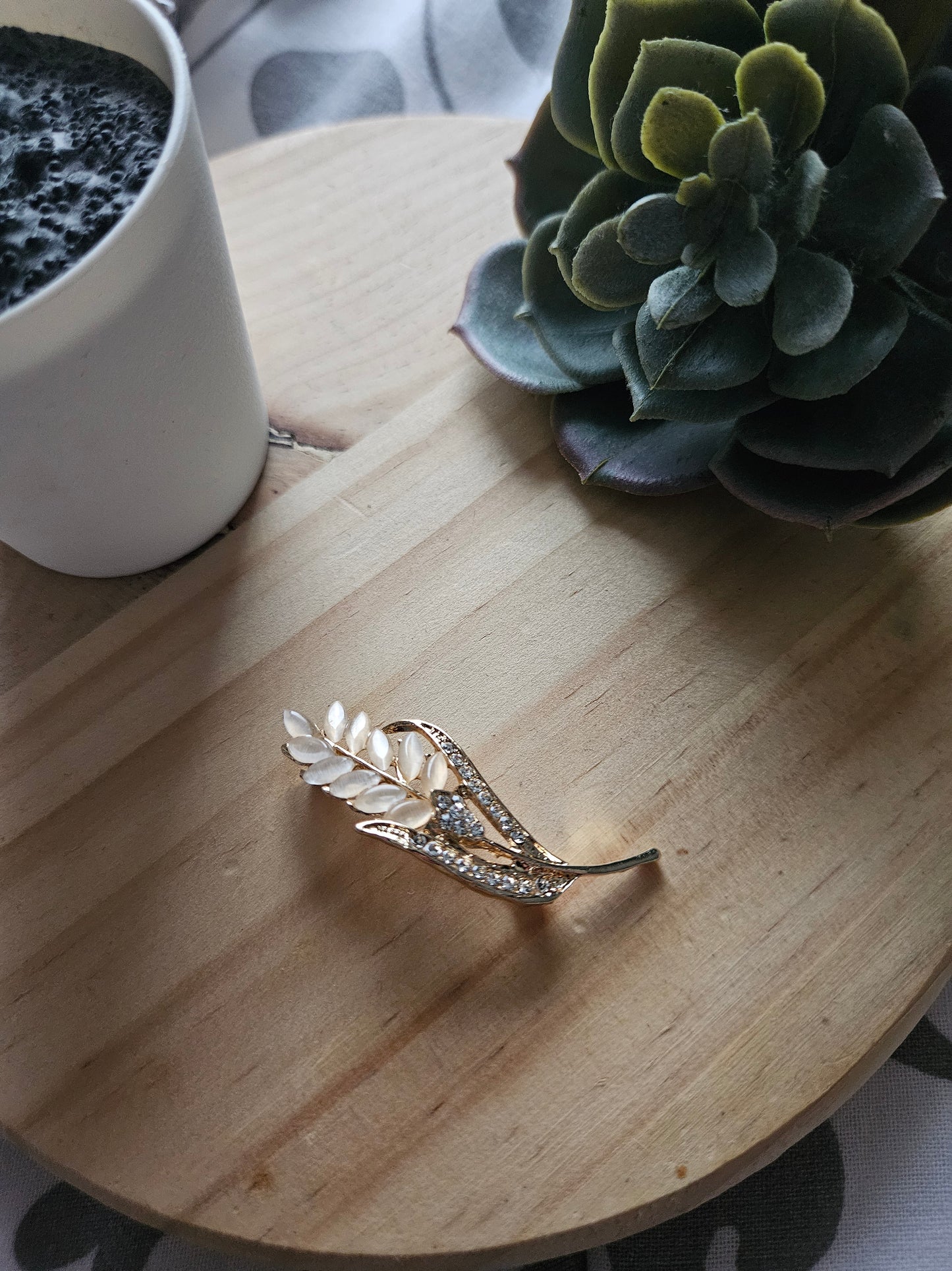 Bijoux broche feuille strass