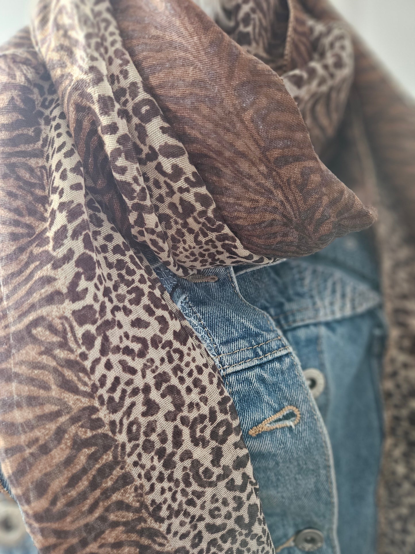 Foulard motif animal long