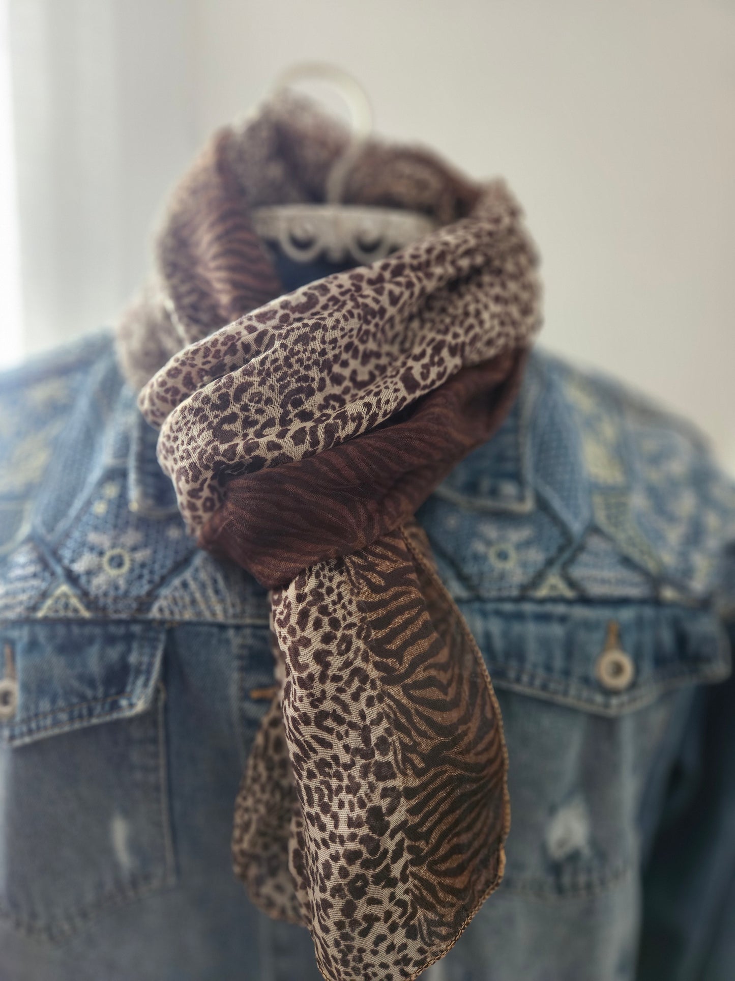 Foulard motif animal long