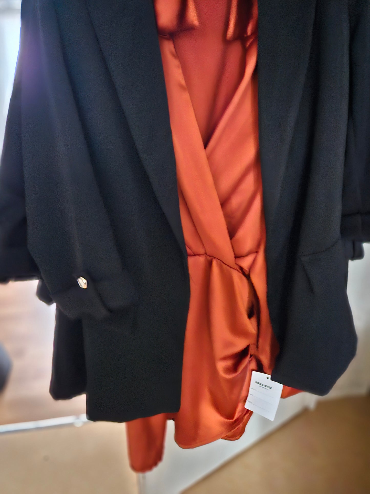 Robe courte satinée
