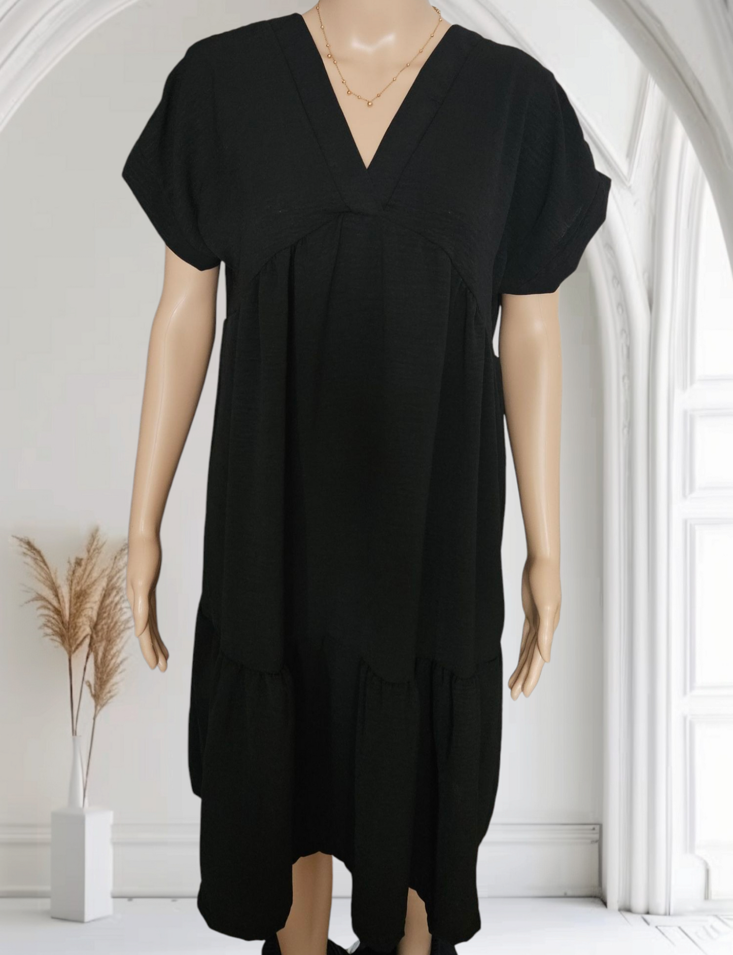 Robe Noire mi-longue col V