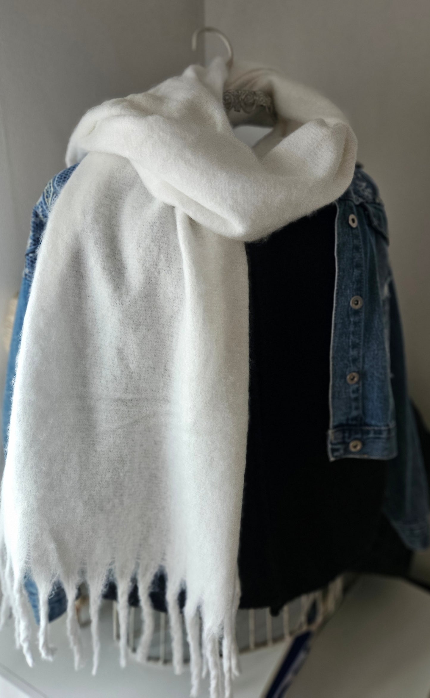 Écharpe blanche extra longue en viscose