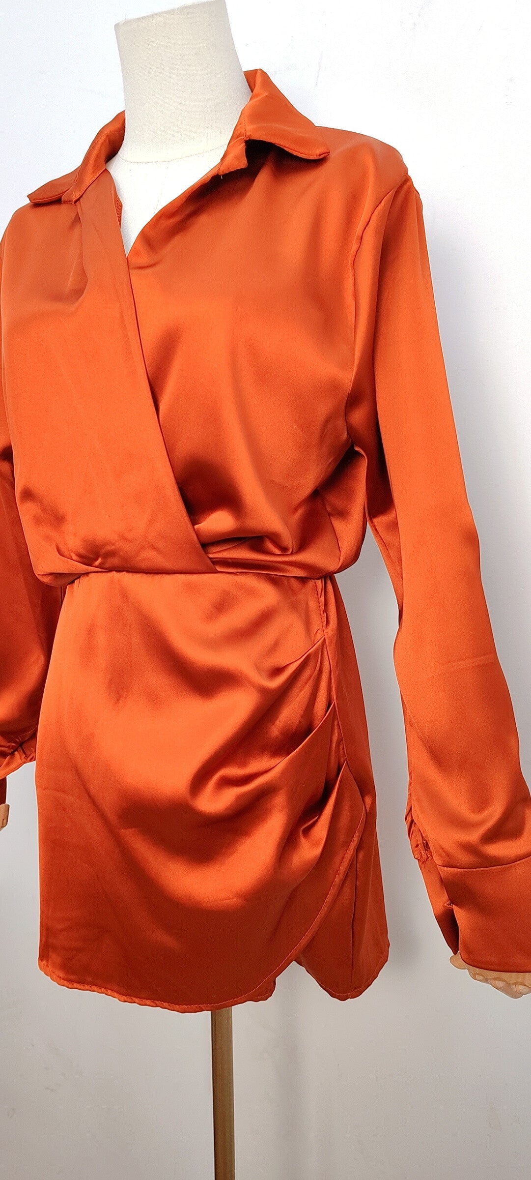 Robe courte satinée