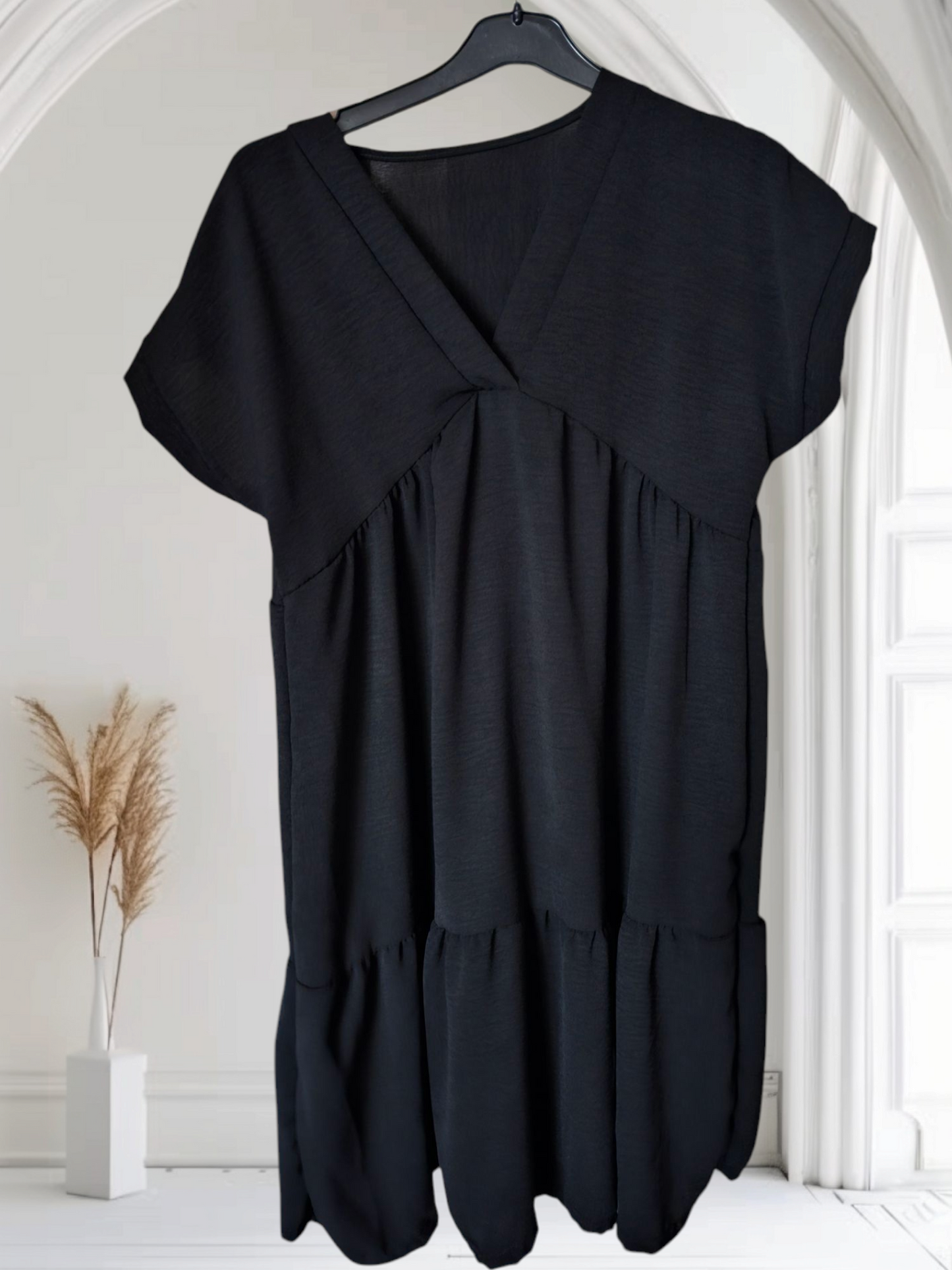 Robe Noire mi-longue col V