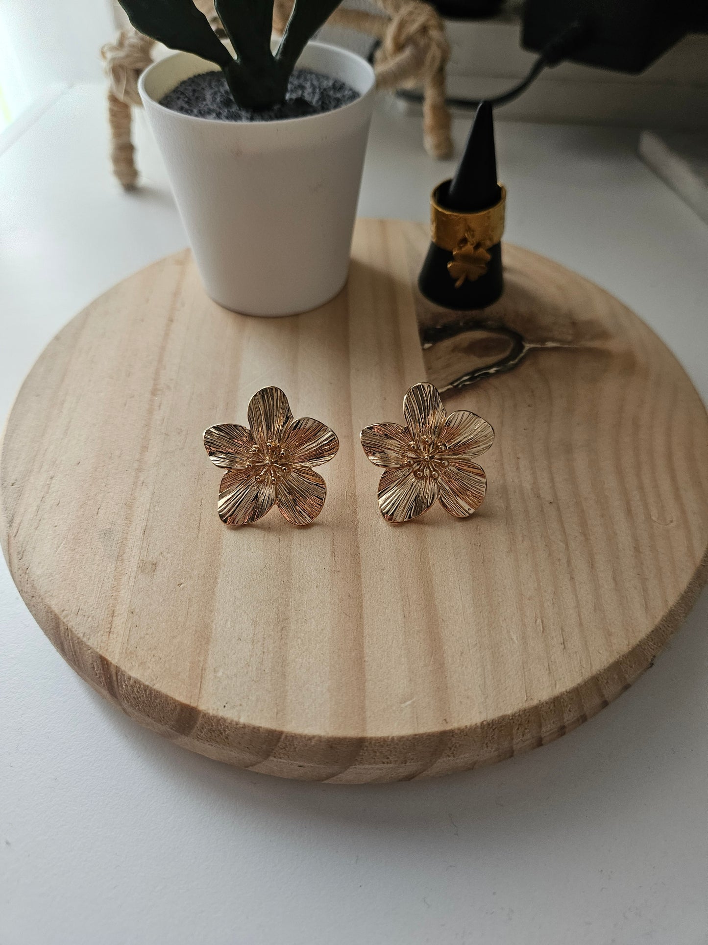 Boucles d'oreilles dorĂ©es đž
