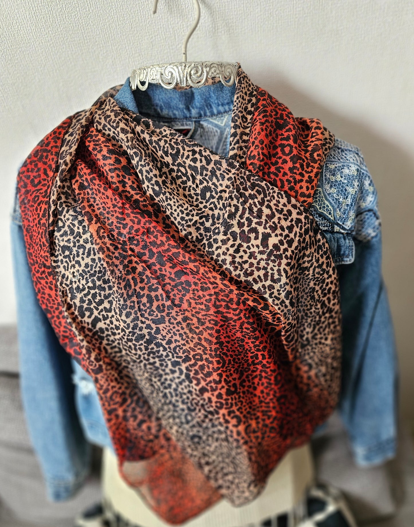 Foulard marron rouge motif animal extra long