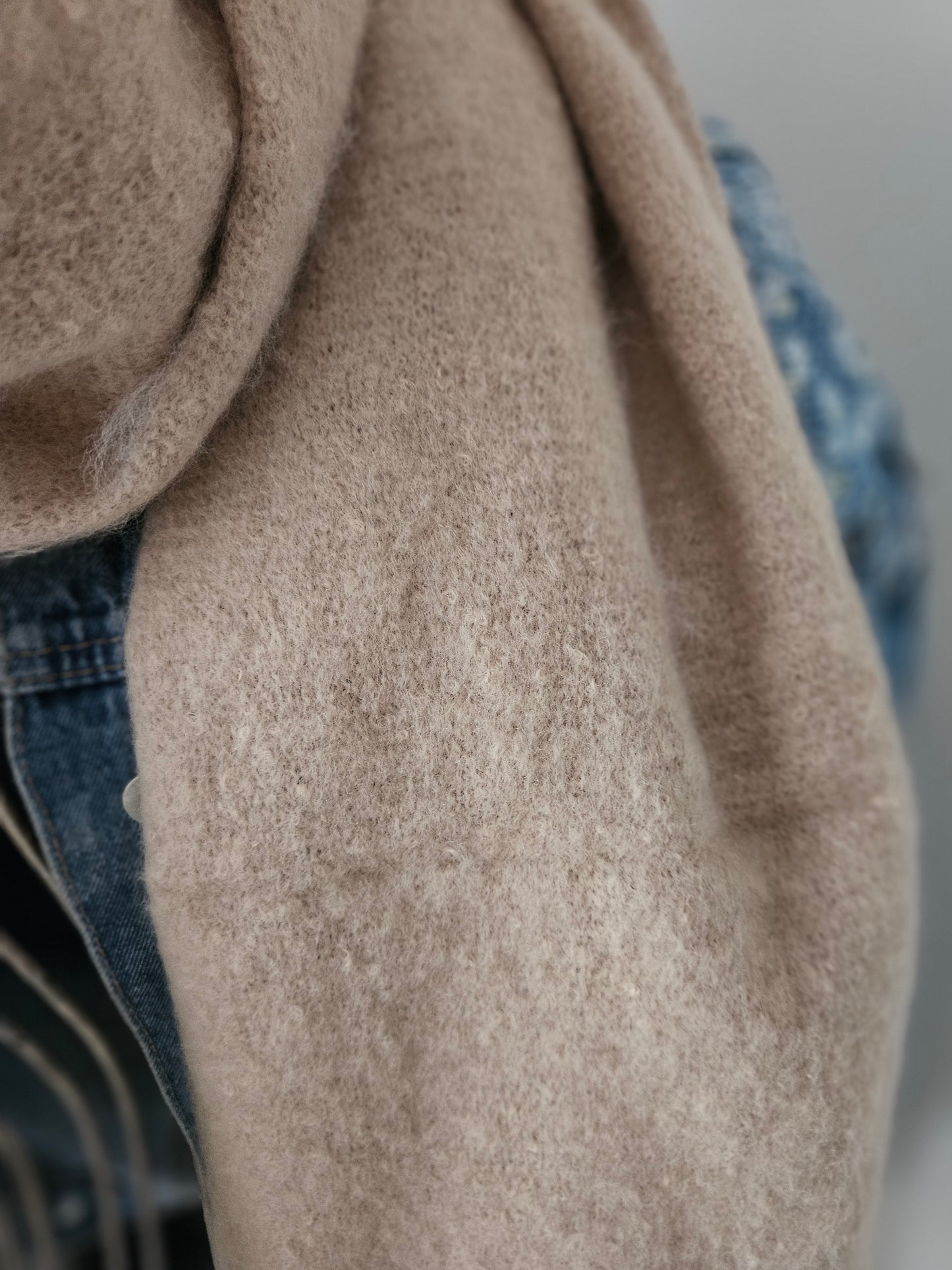 Écharpe beige extra longue grosses franges 100% viscose