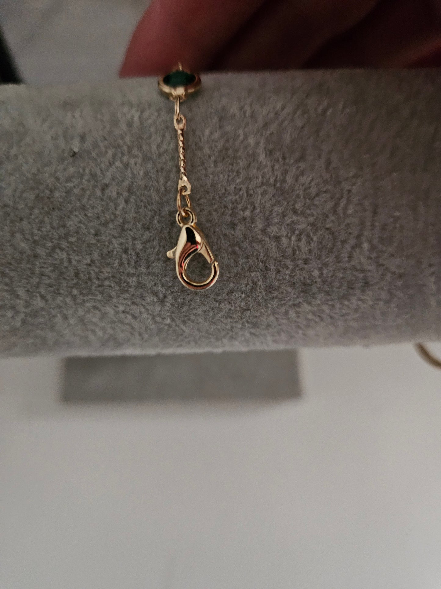 Bijoux bracelet doré pierres vertes réglable