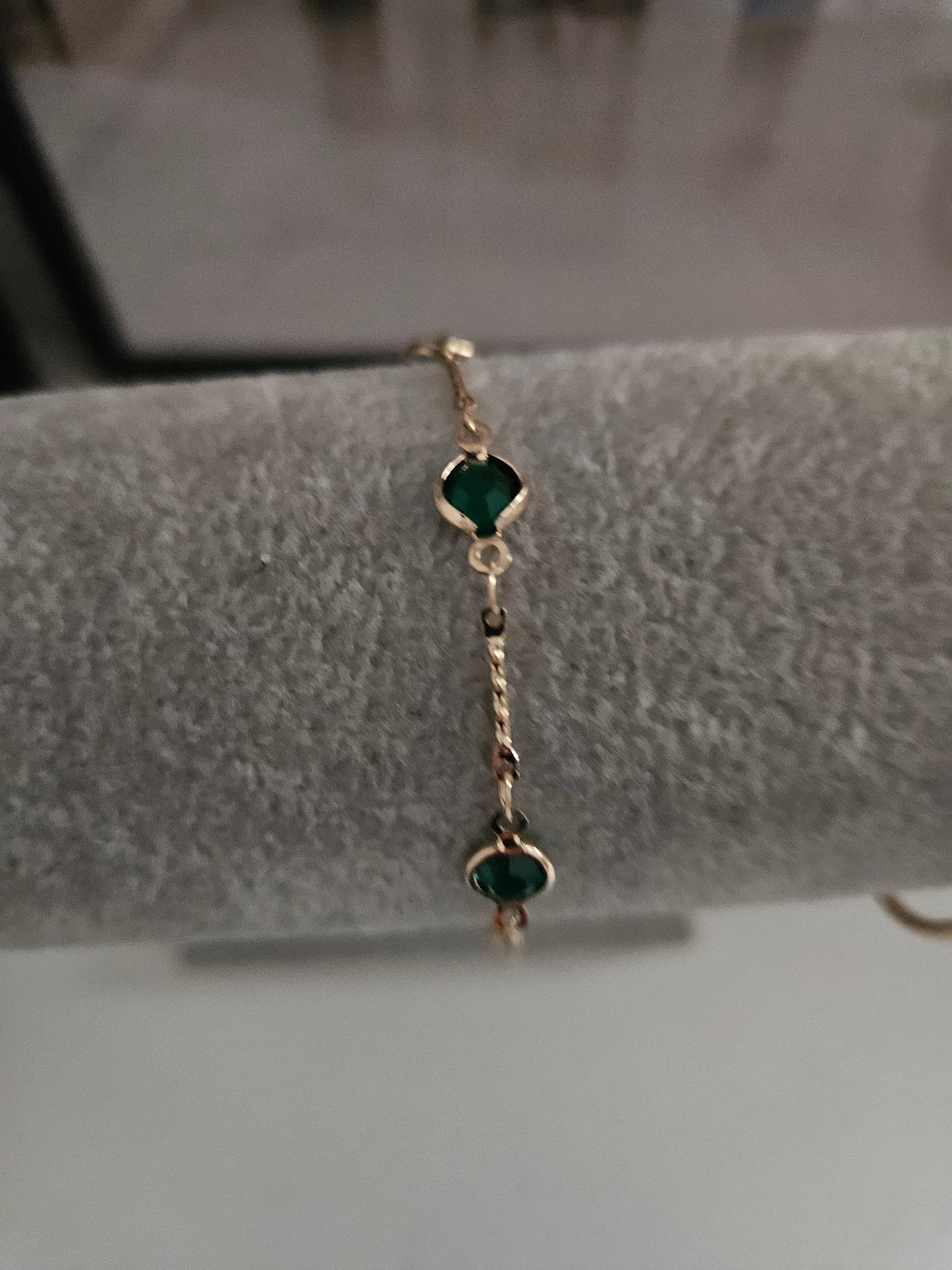 Bijoux bracelet doré pierres vertes réglable