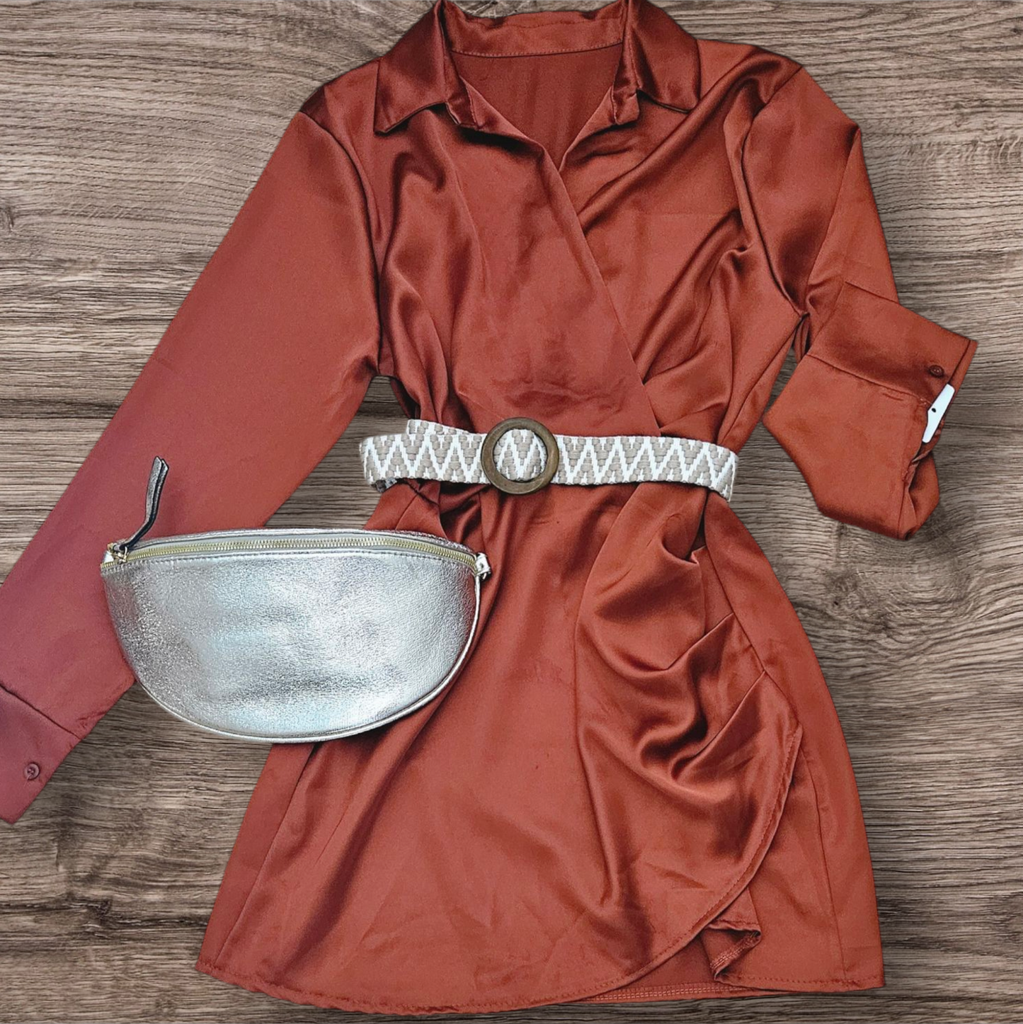 Robe courte satinée