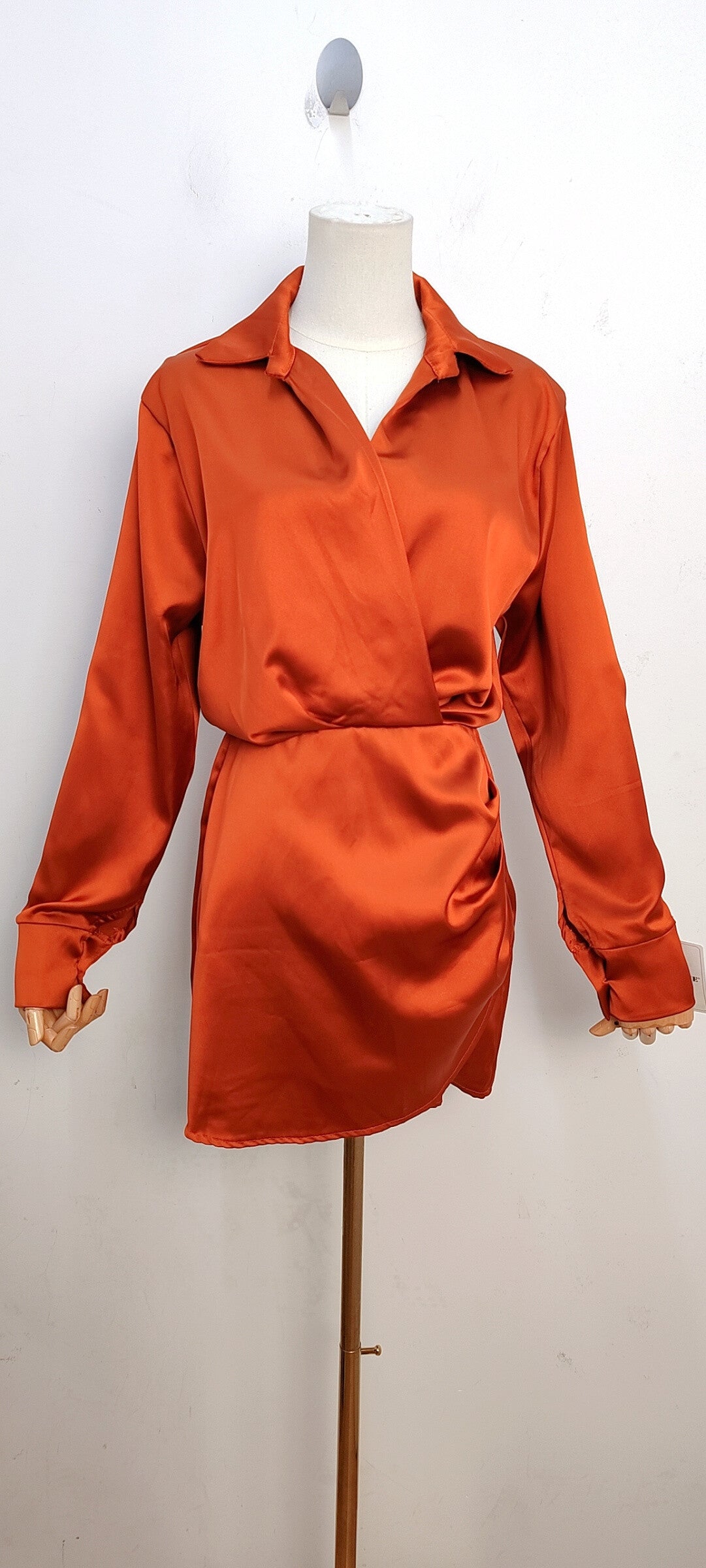 Robe courte satinée