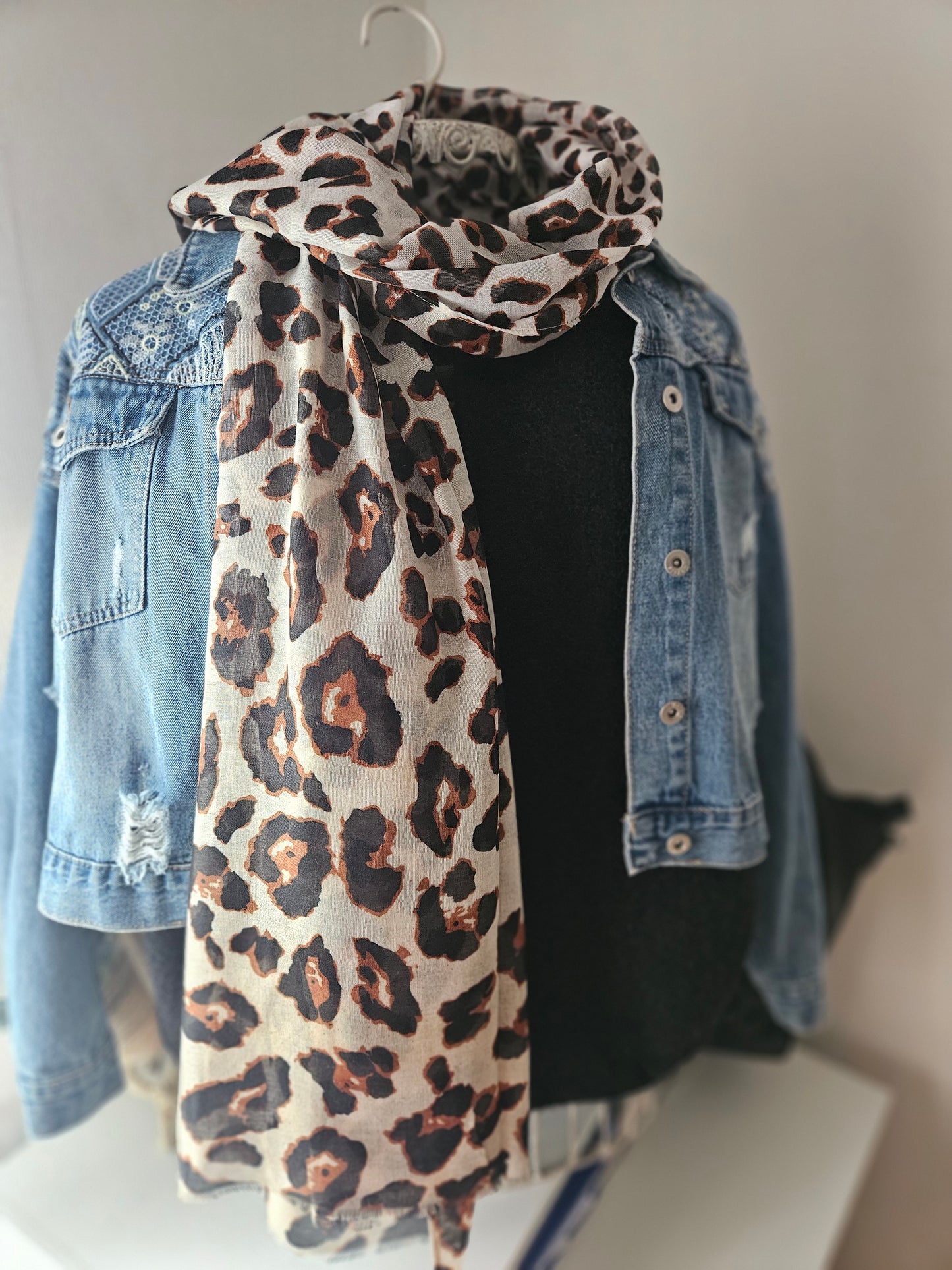 Foulard léopard caramel extra long en viscose