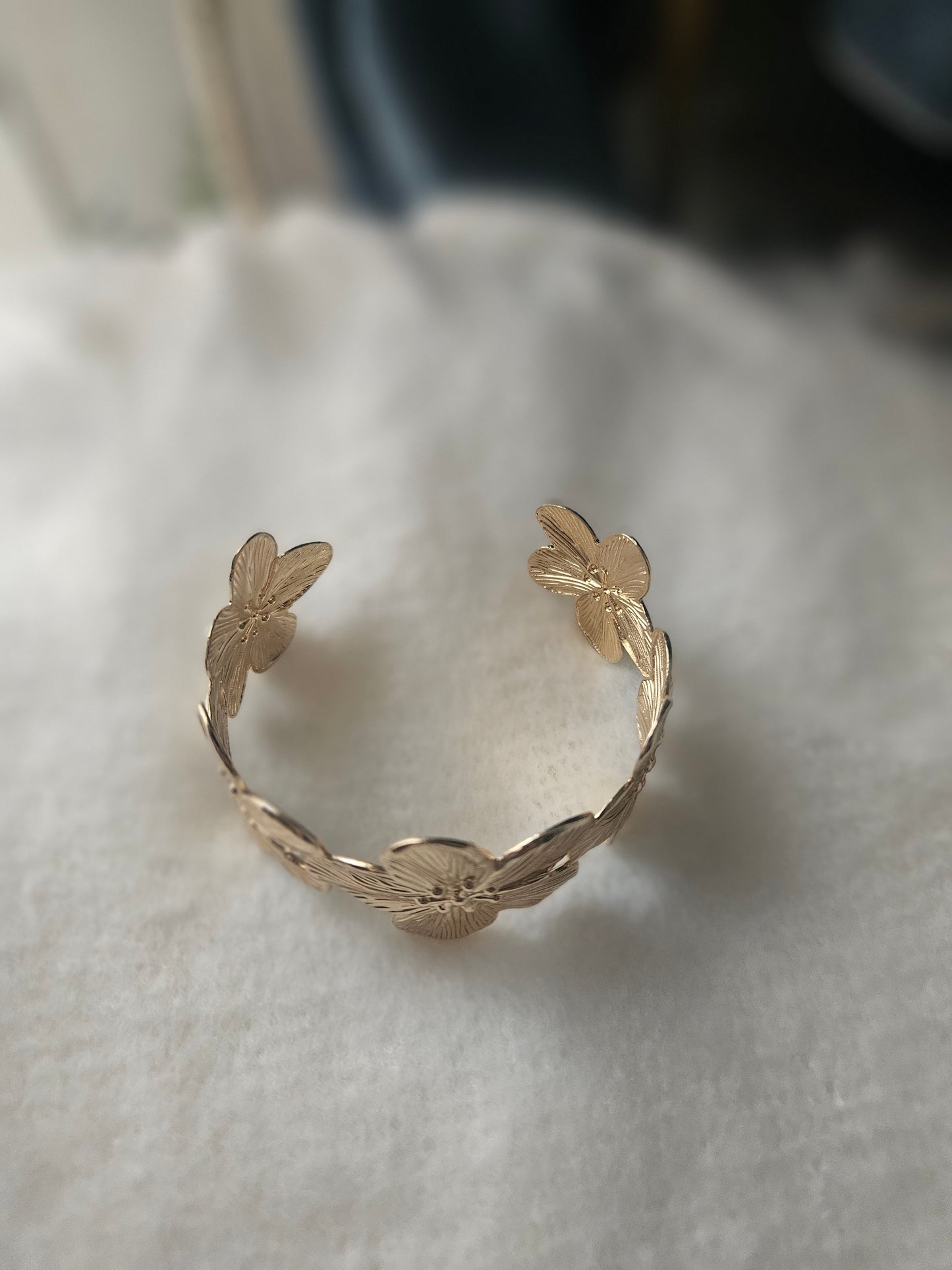 Bracelet manchette fleur doré 🌸 sculptée réglable