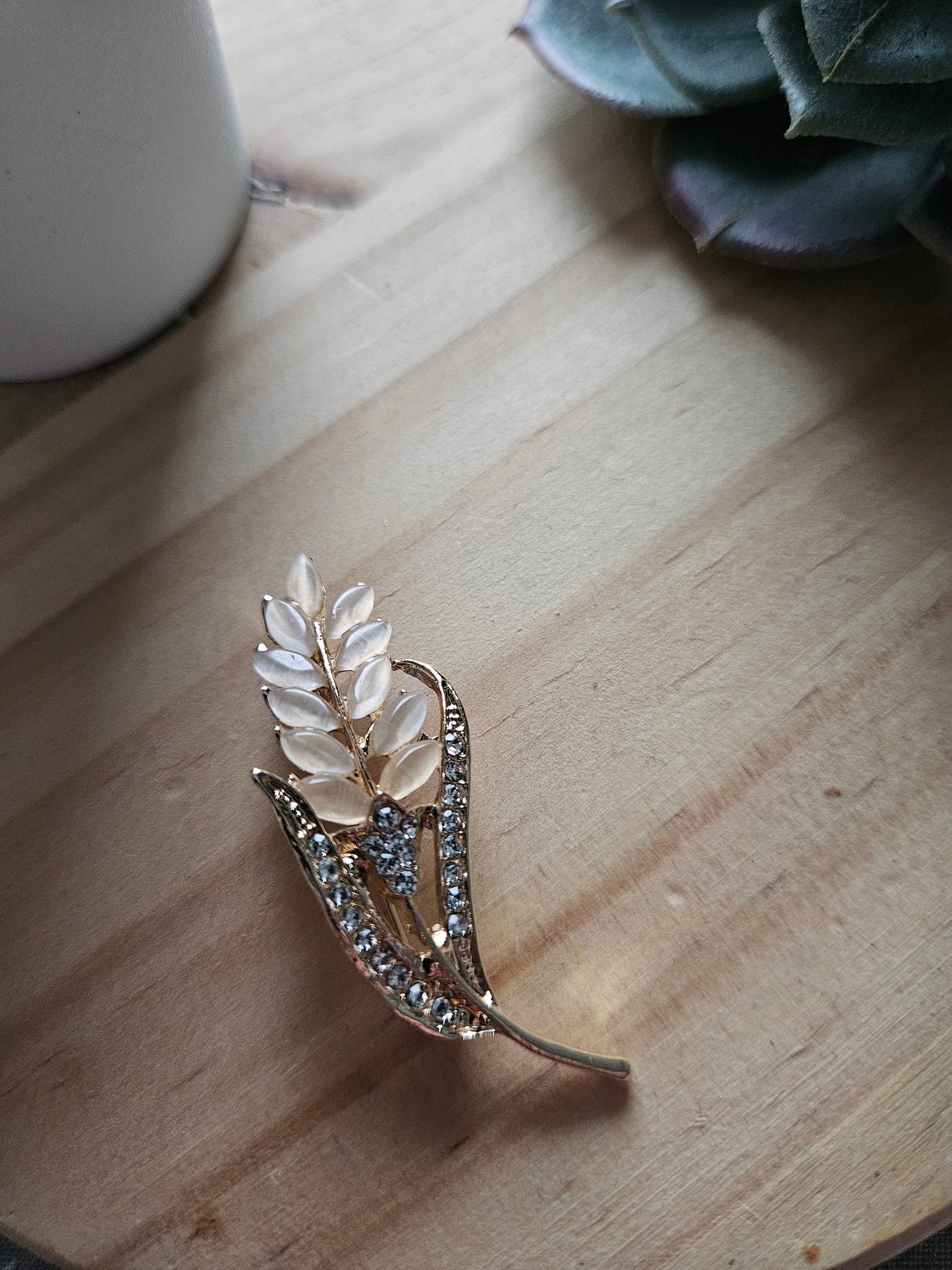 Bijoux broche feuille strass