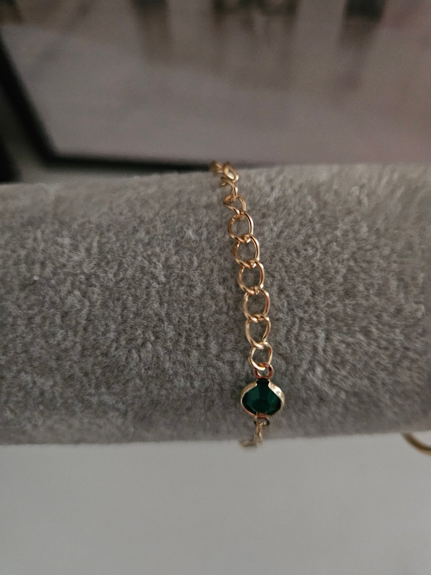 Bijoux bracelet doré pierres vertes réglable