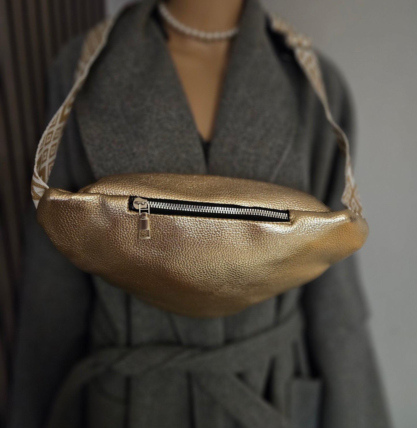 Sac banane or irisé
