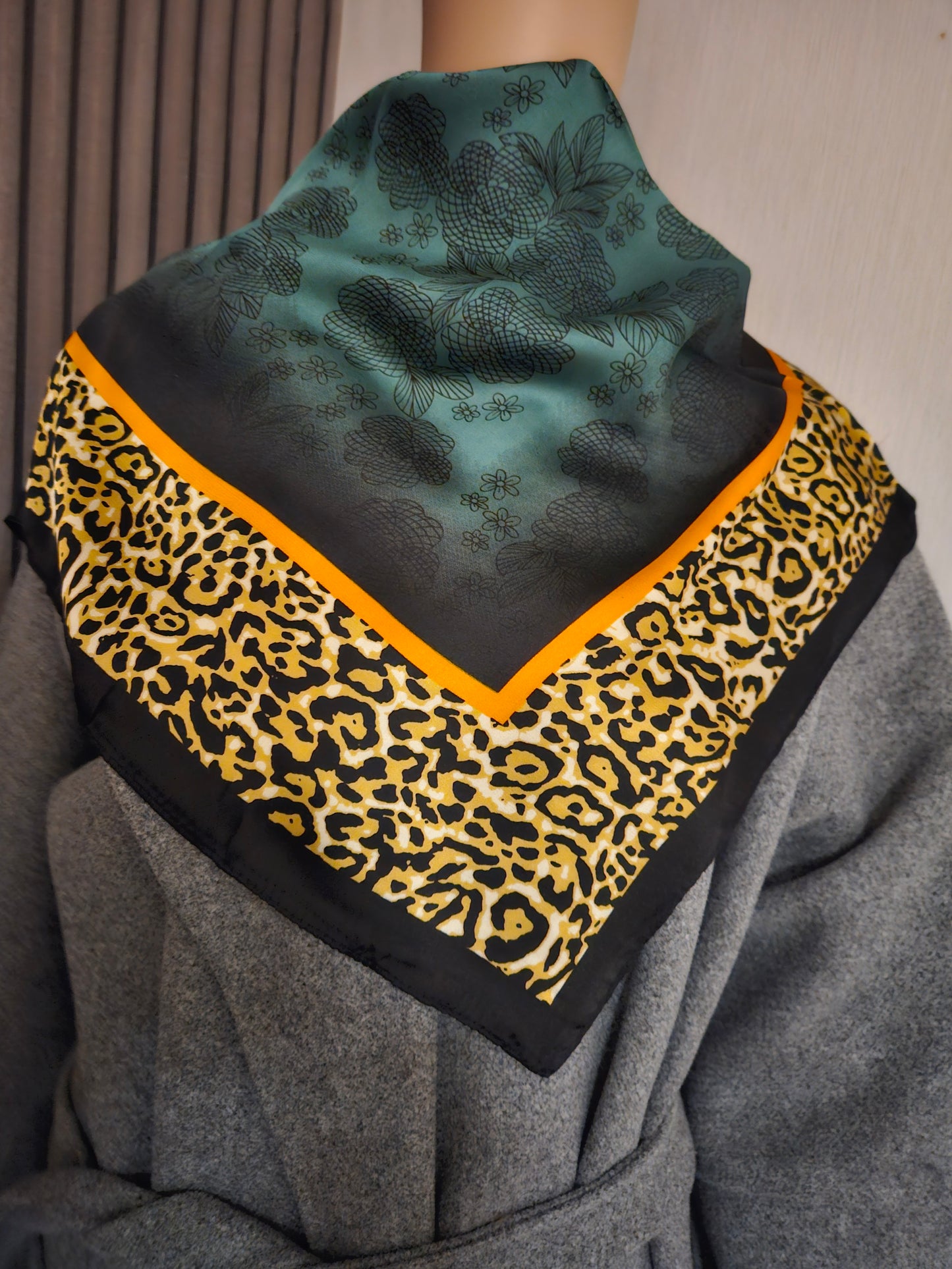 Foulard léopard noir