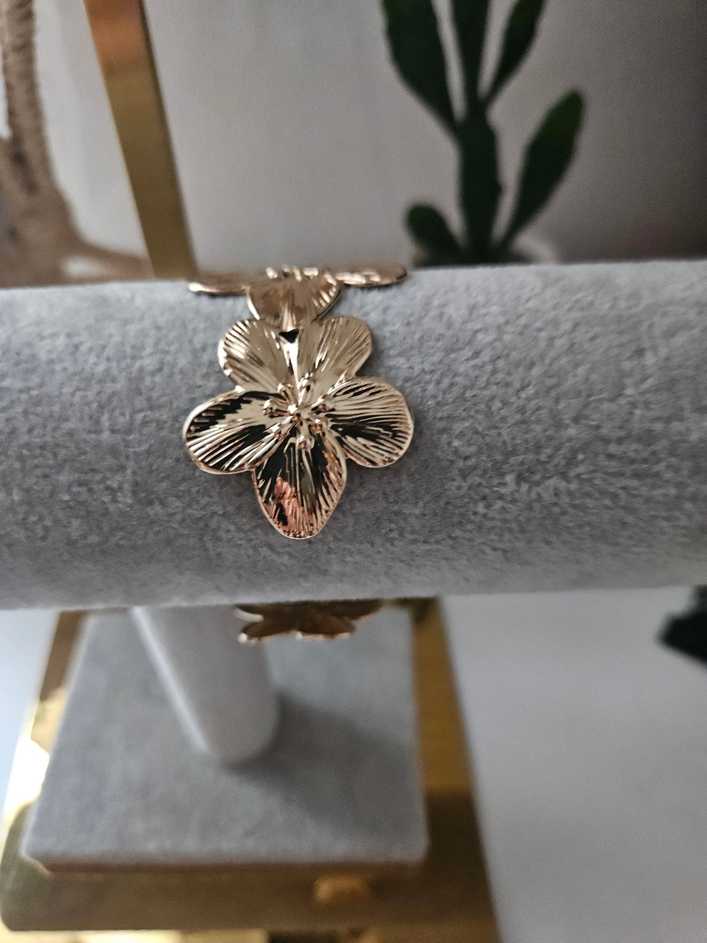 Bracelet manchette fleur doré 🌸 sculptée réglable