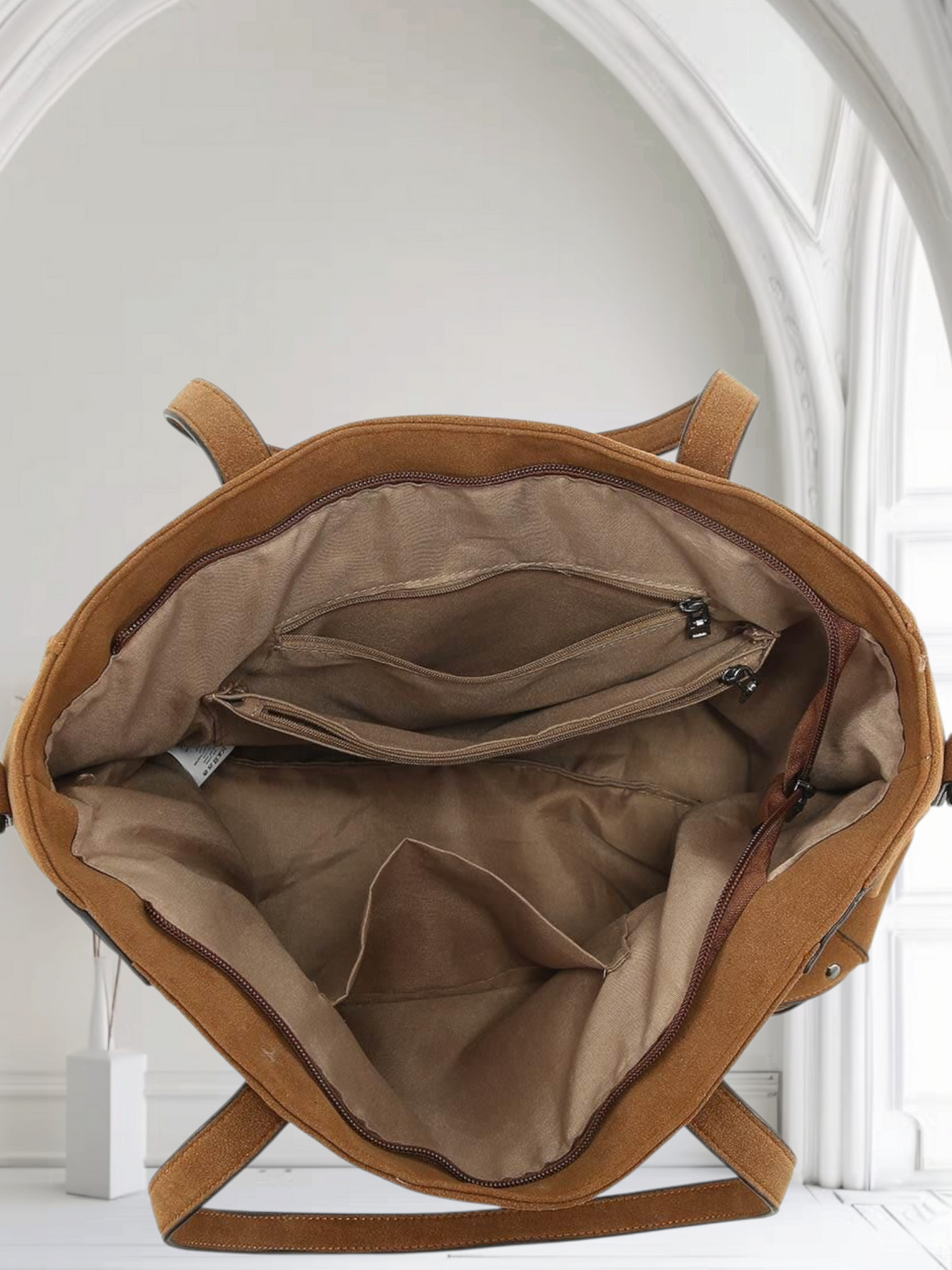 Sac marron camel en daim avec bandoulière.