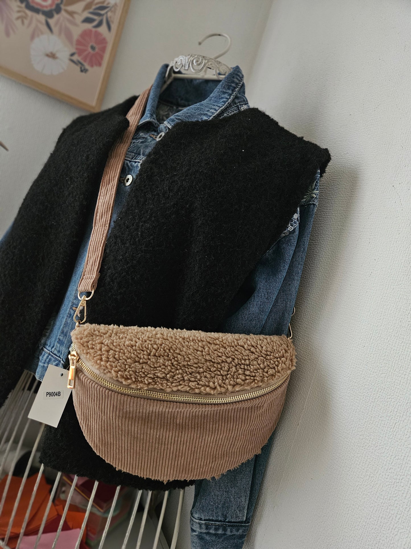 Sac banane bi matière en velours côtelé et fourrure teddy (marron ou noir)