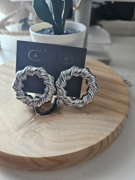 Boucles d'oreilles anneau torsadé