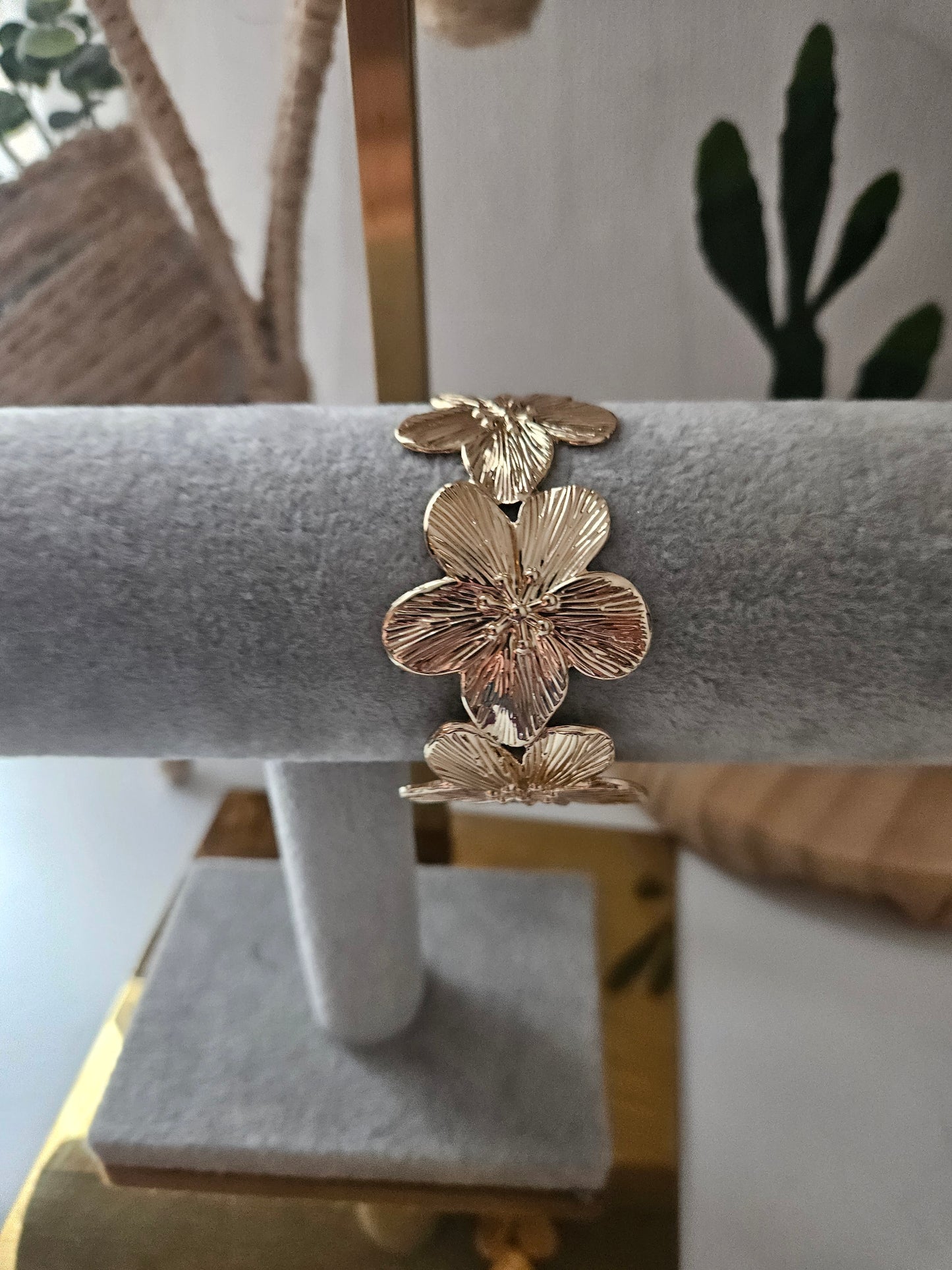 Bracelet manchette fleur doré 🌸 sculptée réglable