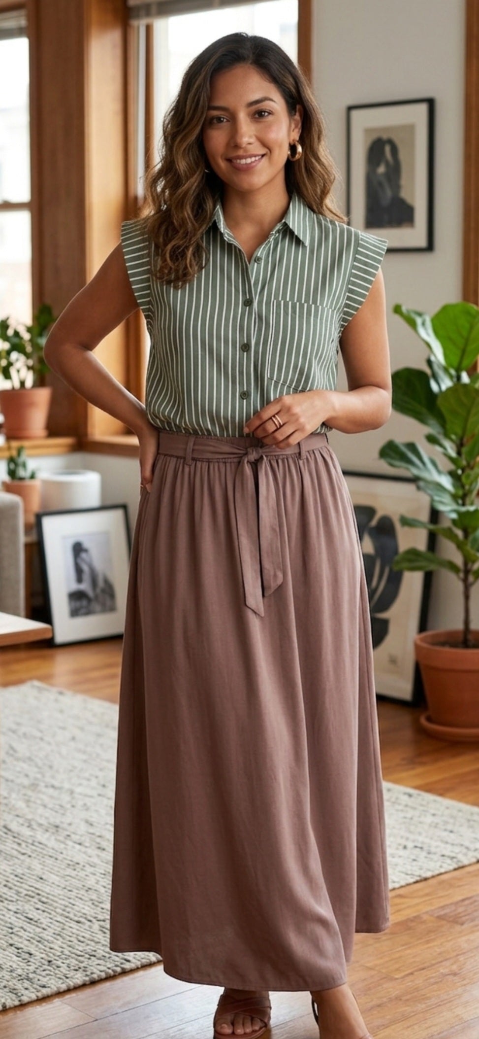 Chemise à rayures sans manches à boutons.