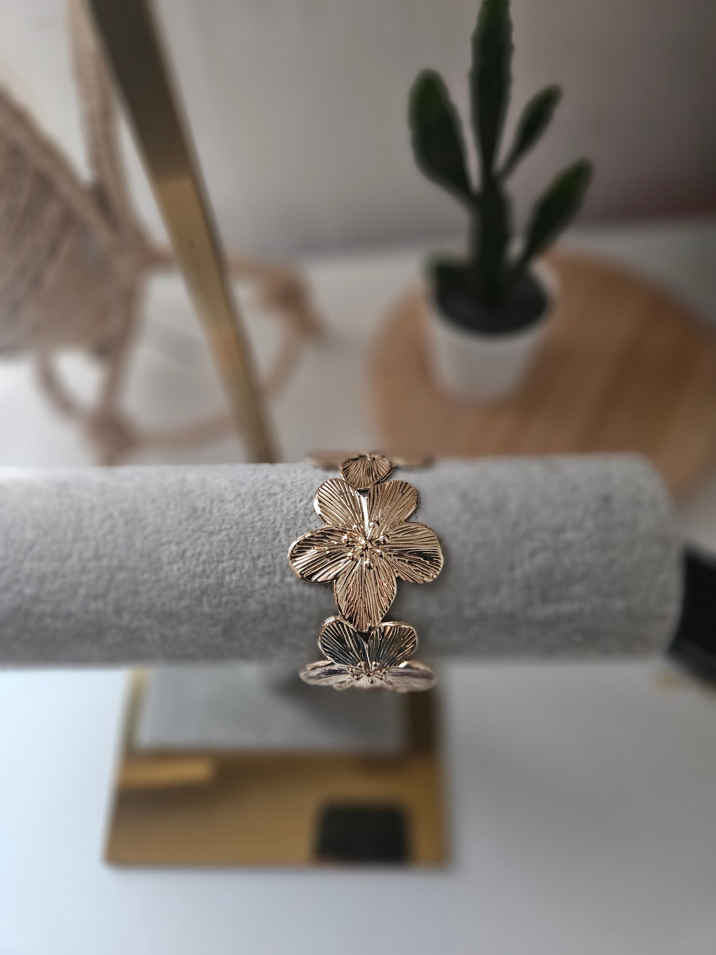 Bracelet manchette fleur doré 🌸 sculptée réglable