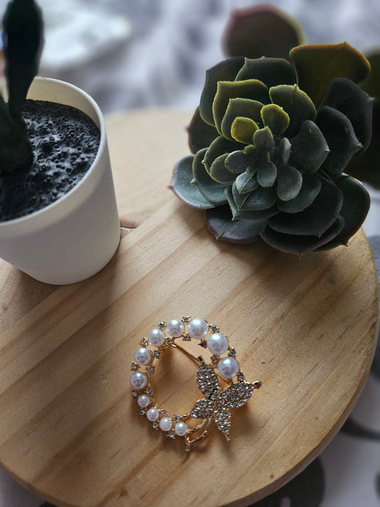 Bijoux broche couronne perles papillon strass