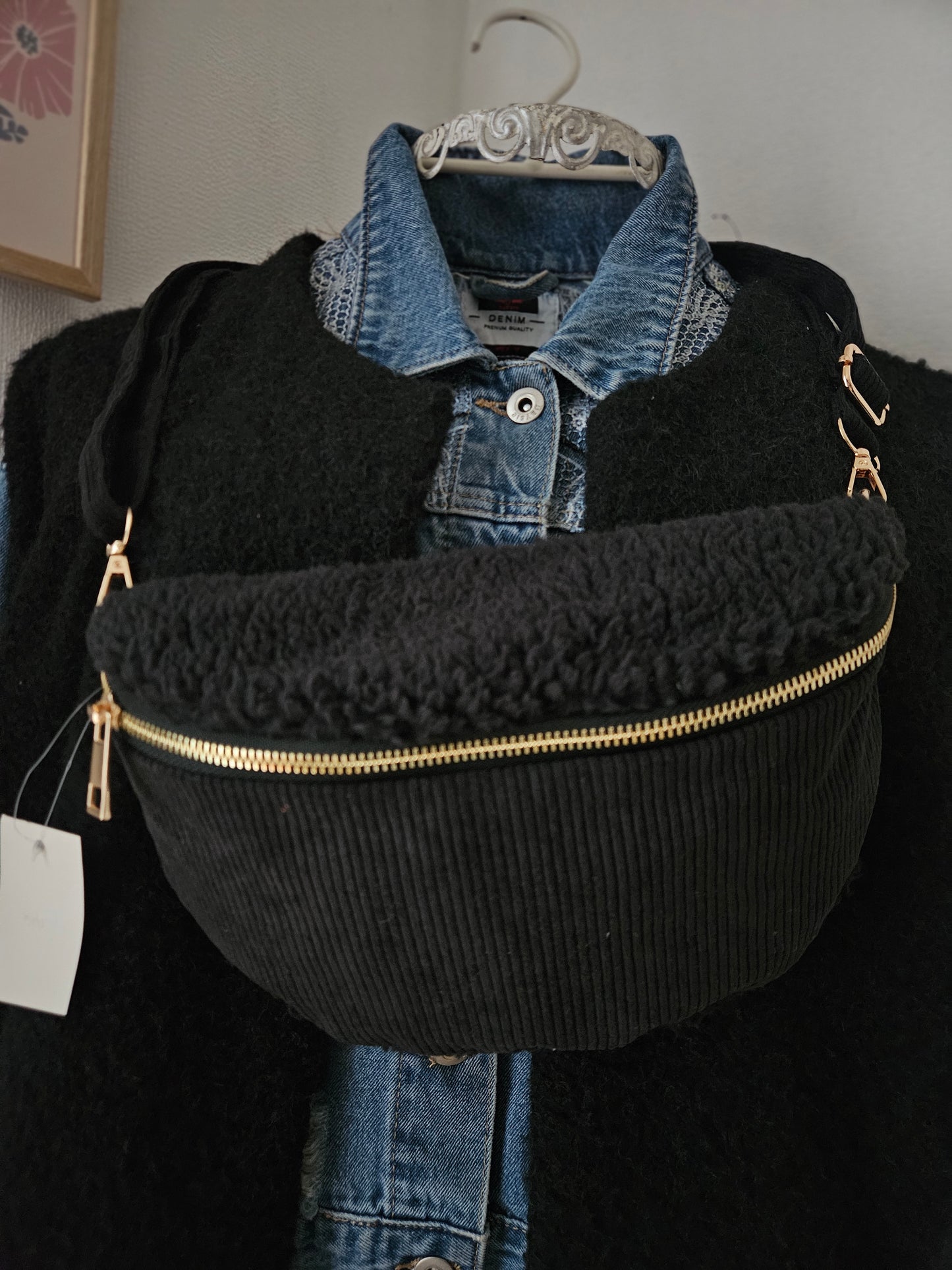 Sac banane bi matière en velours côtelé et fourrure teddy (marron ou noir)