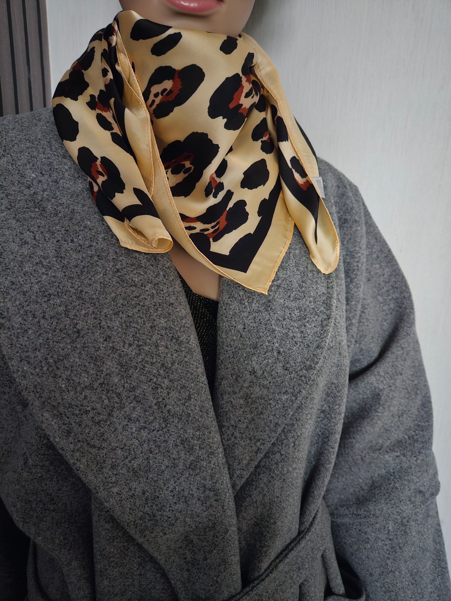 Foulard léopard beige