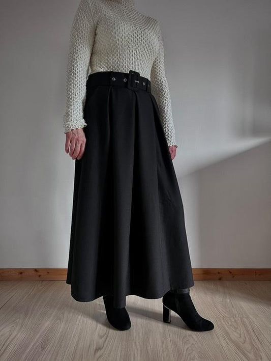 Jupe noire plissée + ceinture