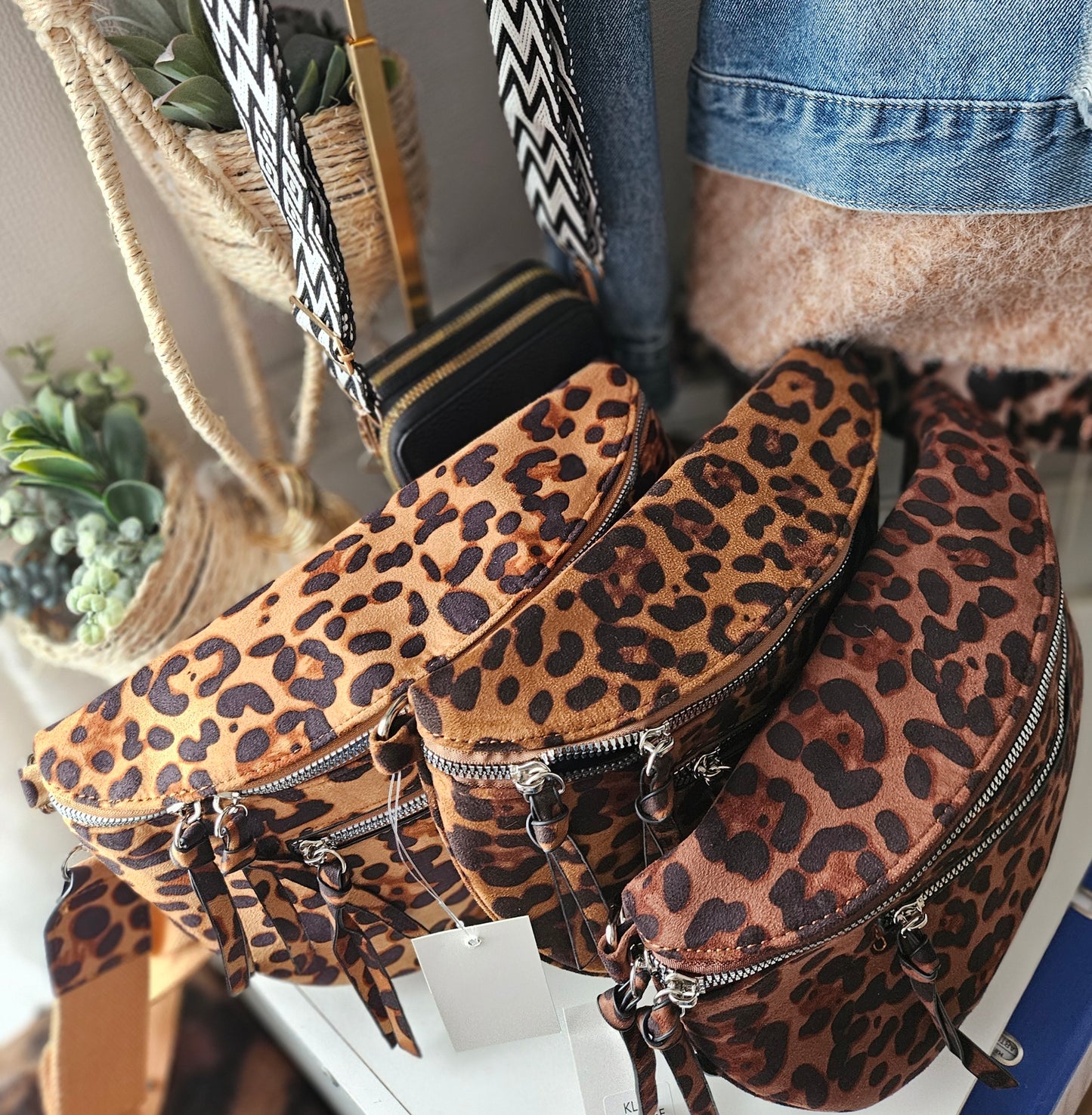 Sac banane léopard daim grand format