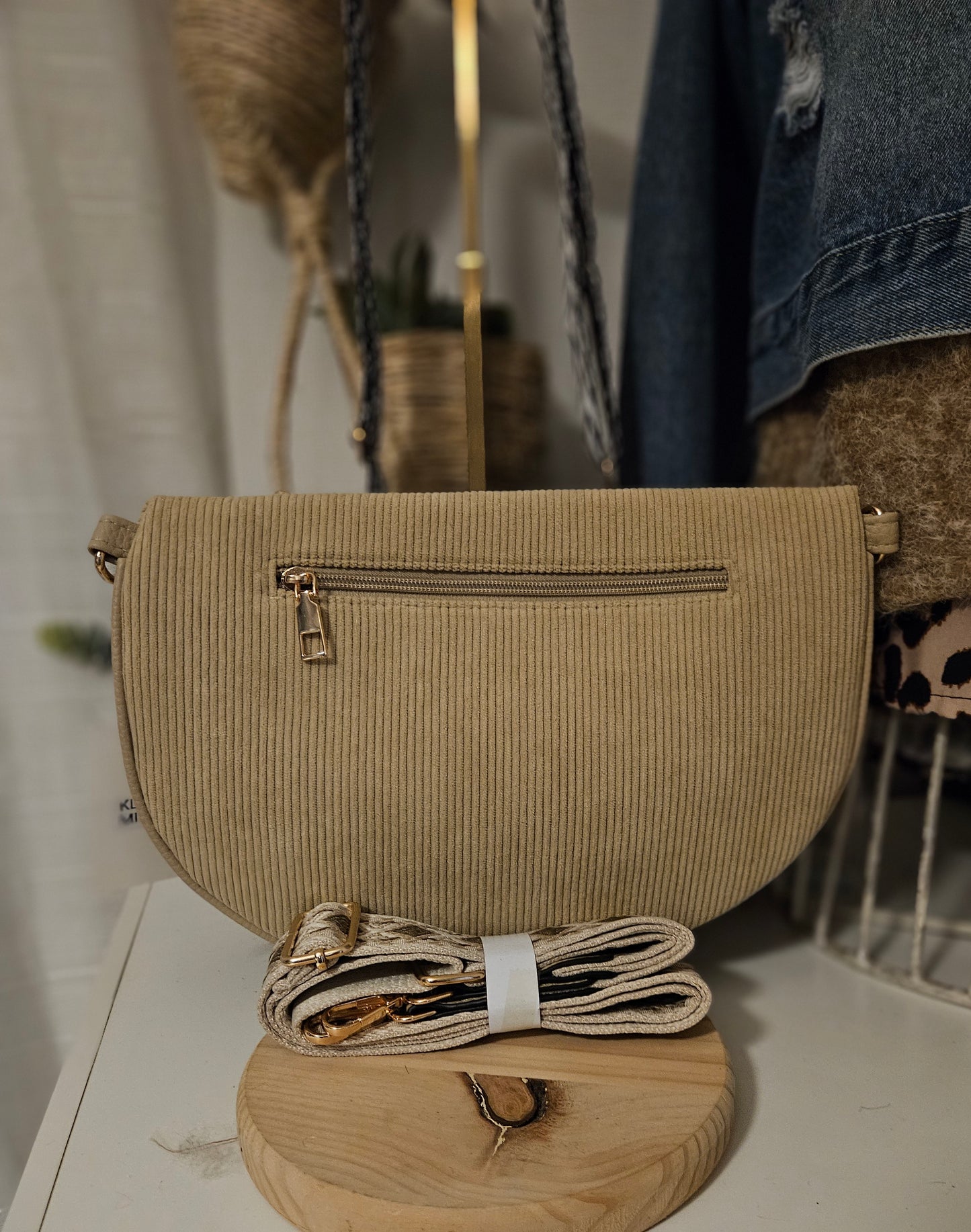 Sac banane crossbag  beige en velours côtelé grand format et bandoulière assortie