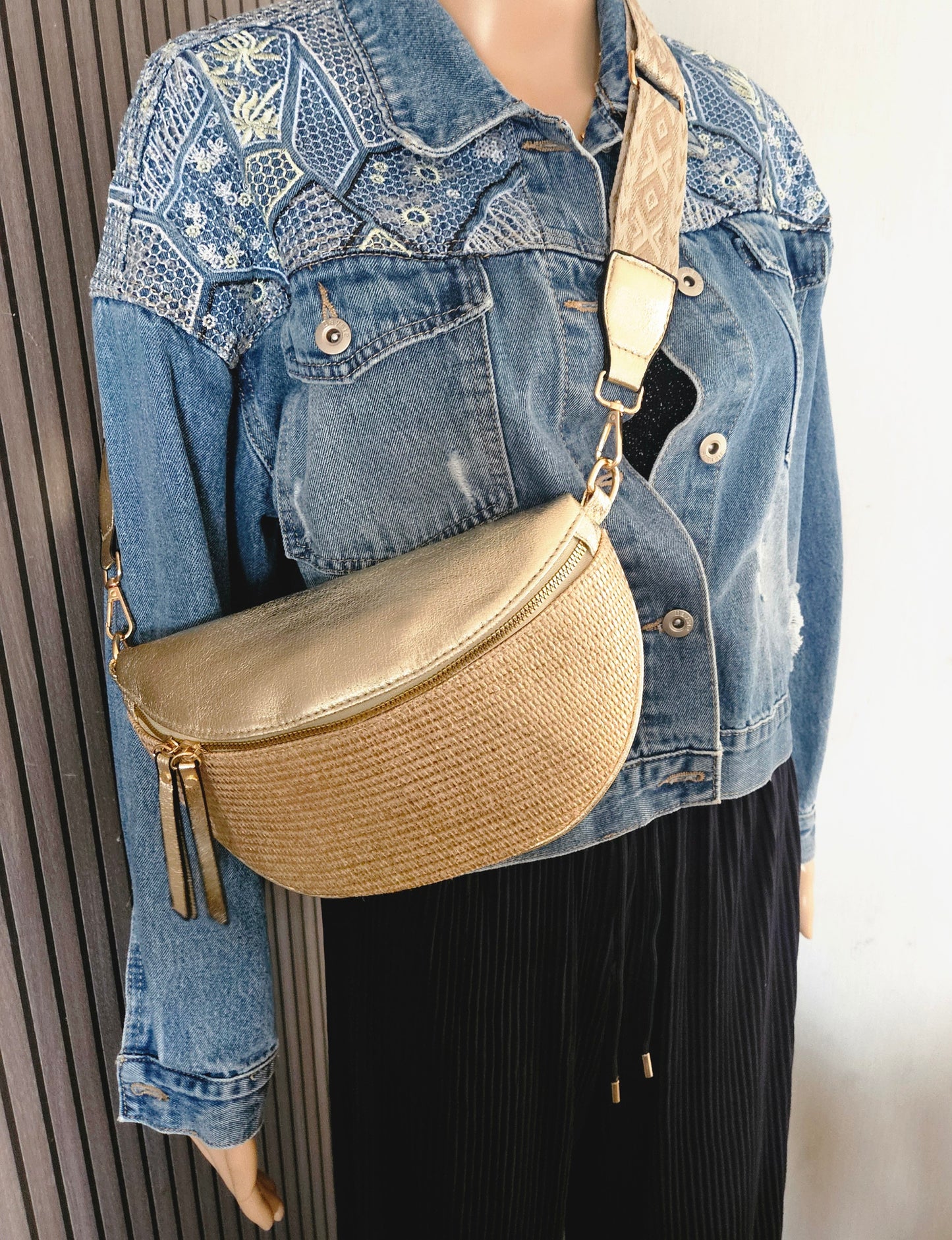 Sac Banane Chic & Bohème – Édition Tressée/paille Dorée