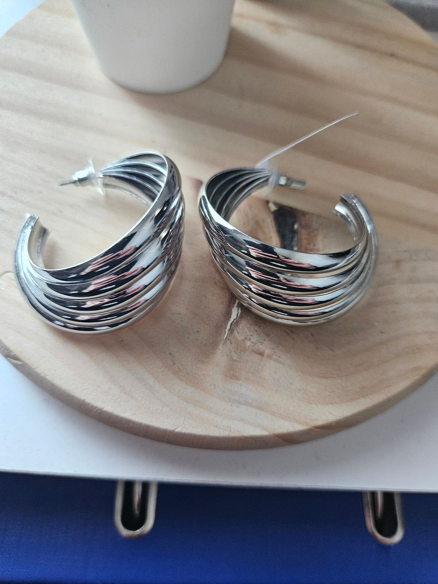 Boucles d'oreilles dorées/  argentées plissées – Élégance et modernité