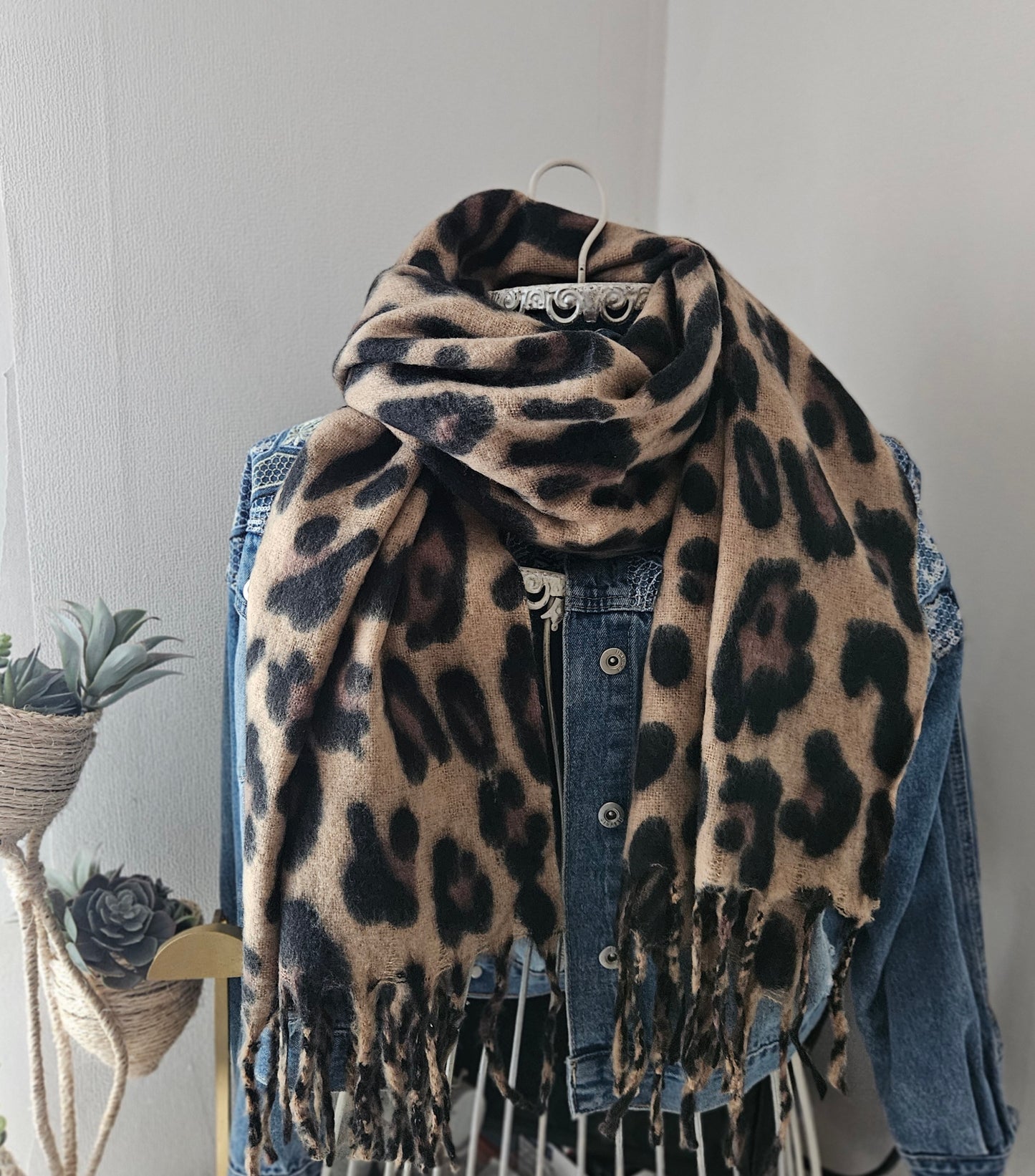 Écharpe léopard marron taupe 100% viscose