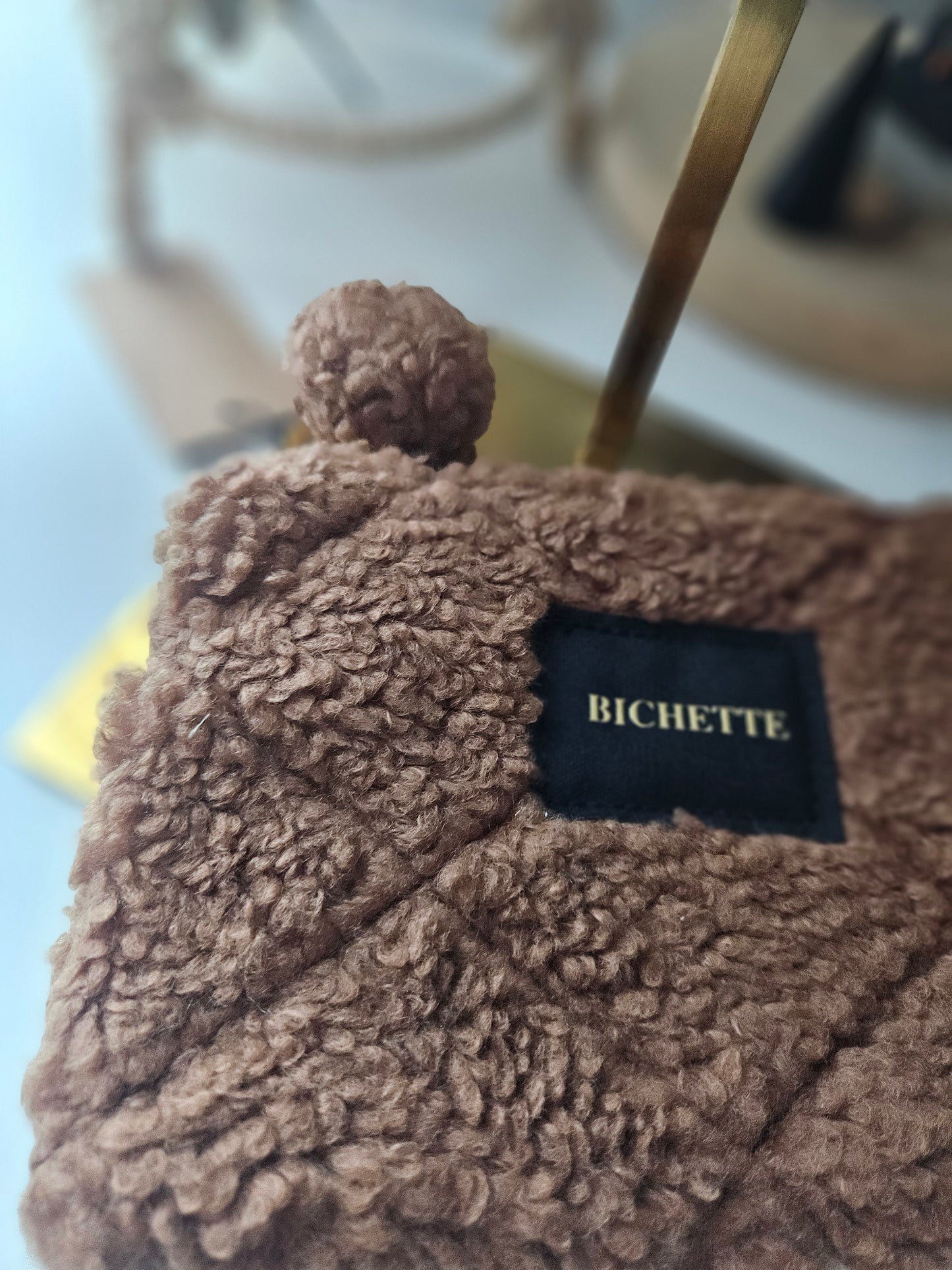 Pochette/Porte Monnaie BICHETTE marron fausse fourrure pompon