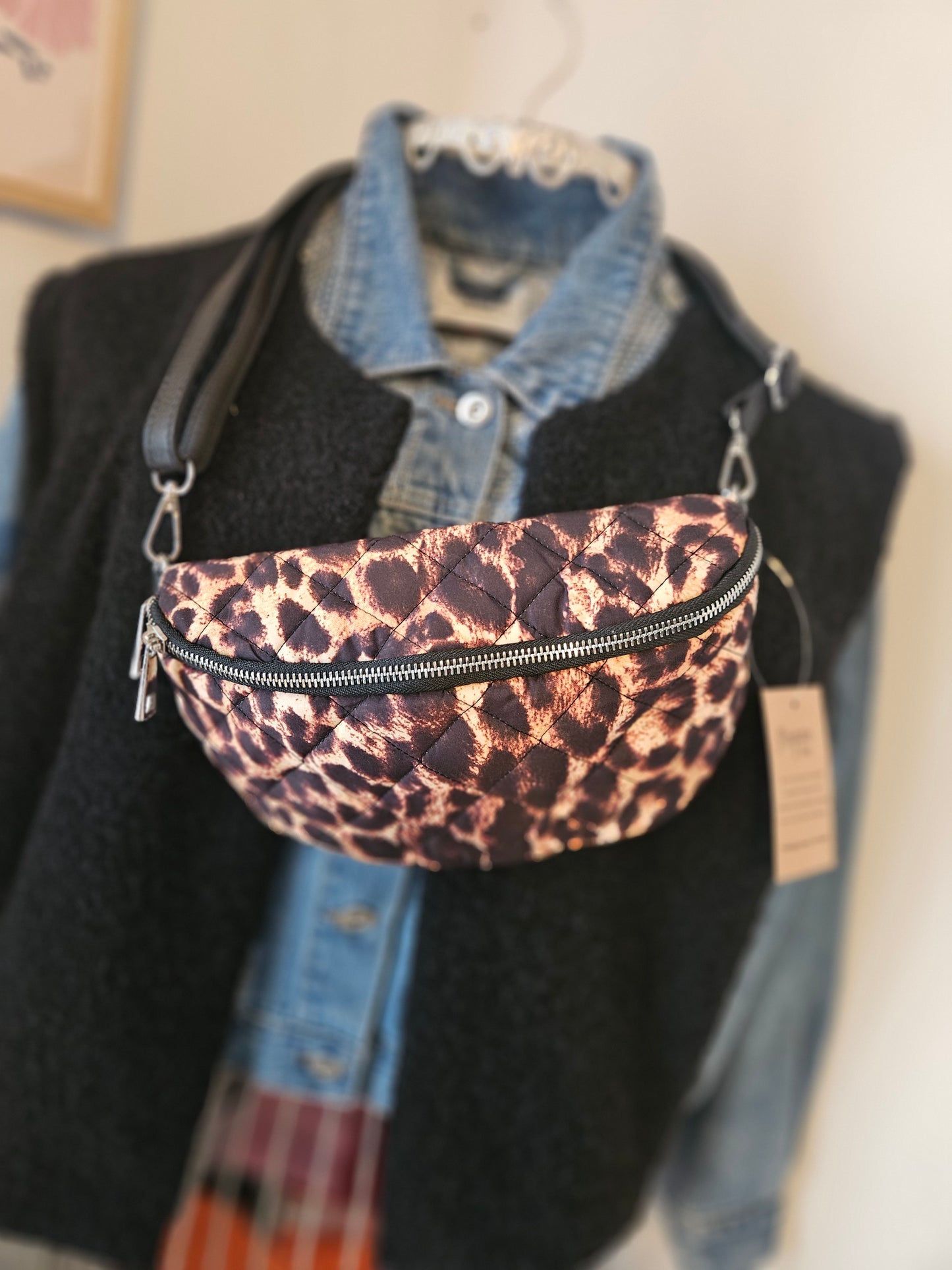 Sac banane léopard matelassé bandoulière en cuir