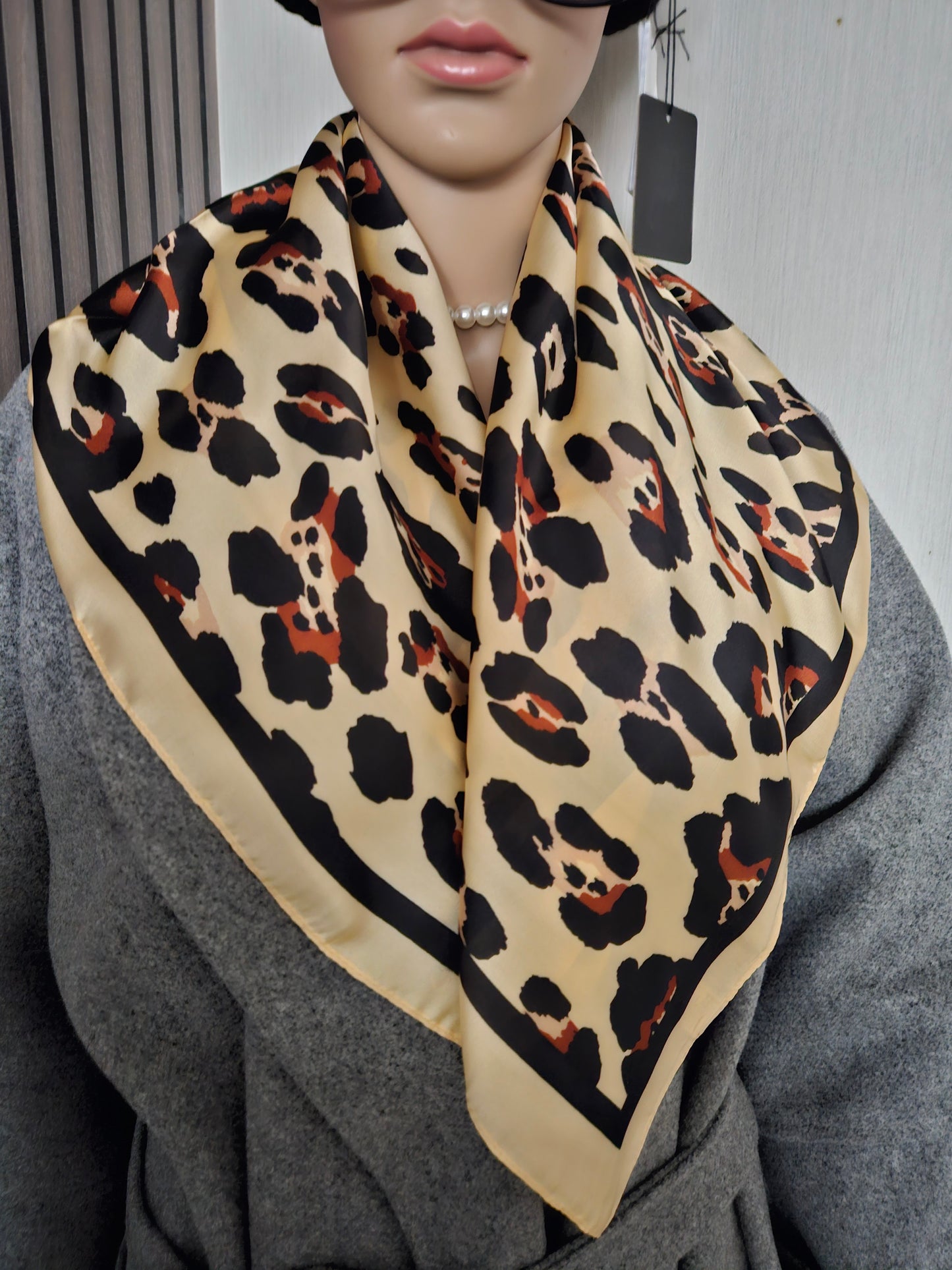 Foulard léopard beige
