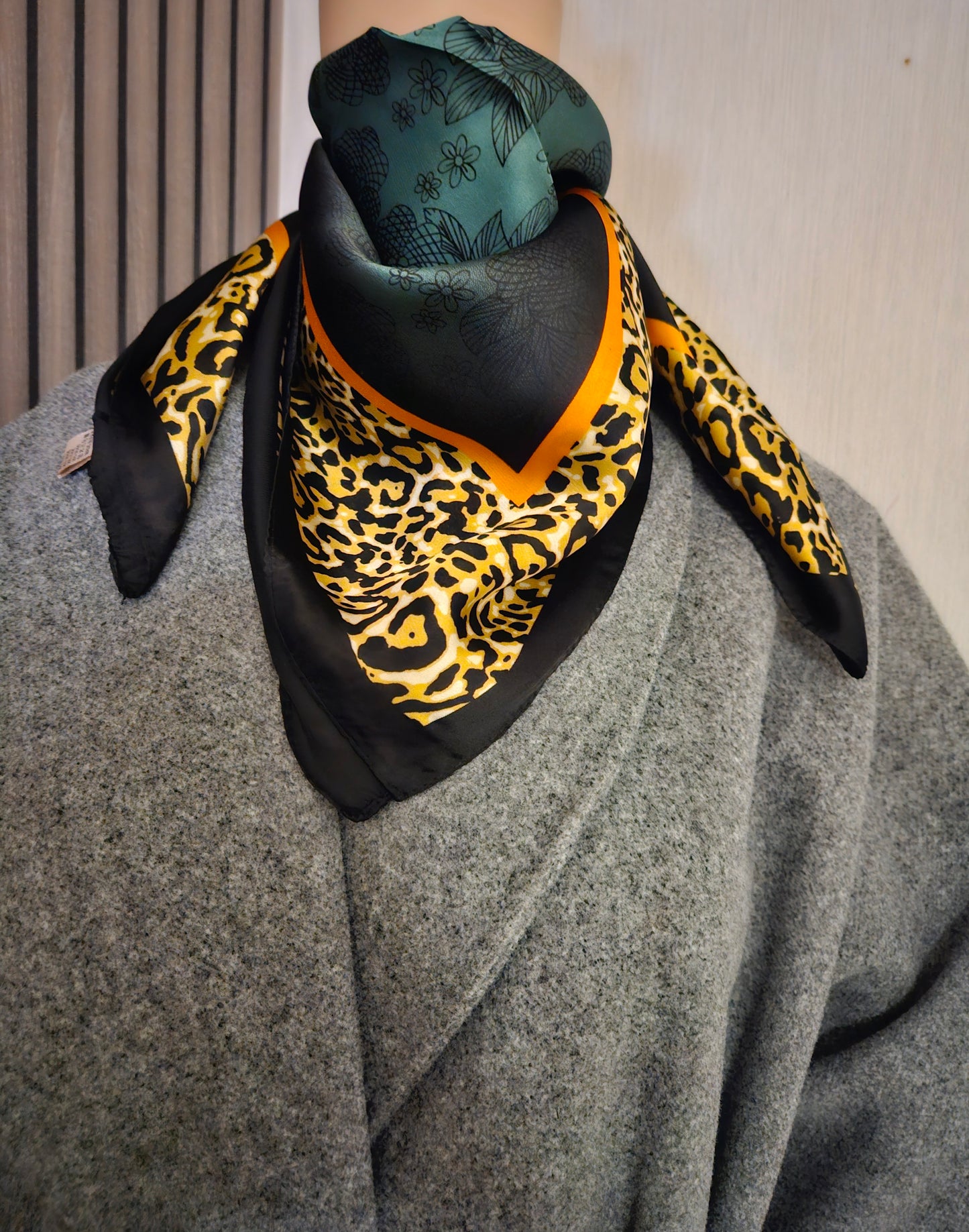 Foulard léopard noir