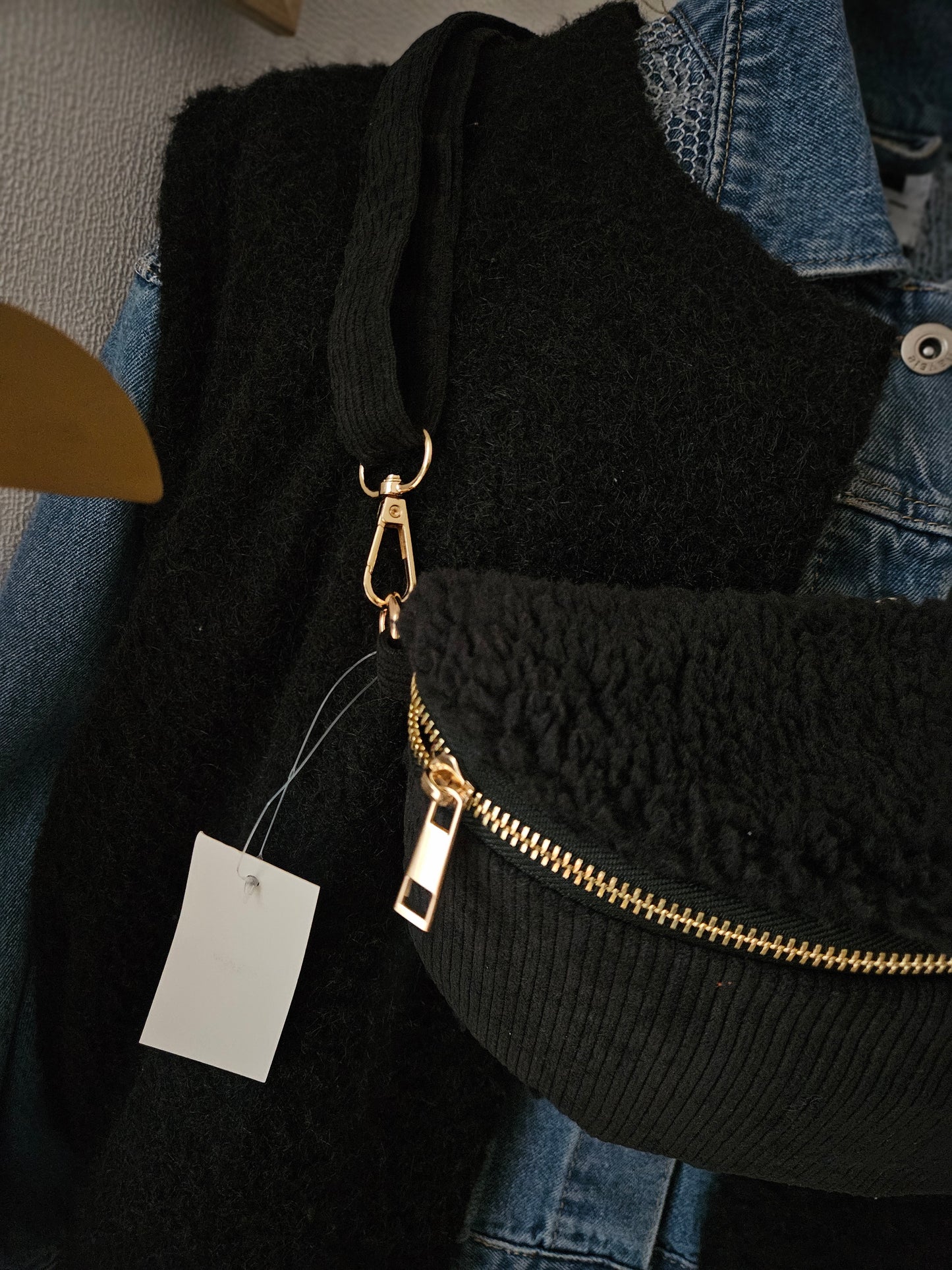 Sac banane bi matière en velours côtelé et fourrure teddy (marron ou noir)
