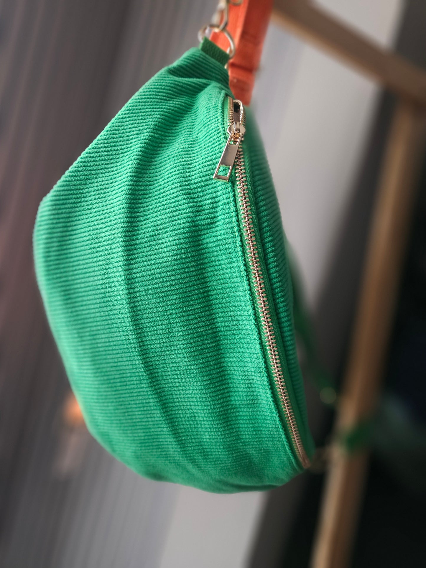 Sac banane en velours côtelé XXL vert