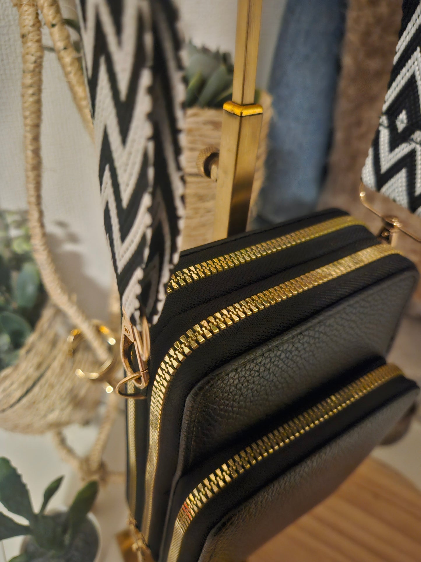 Sac téléphone couleur au choix à 3 compartiment bandoulière assortie